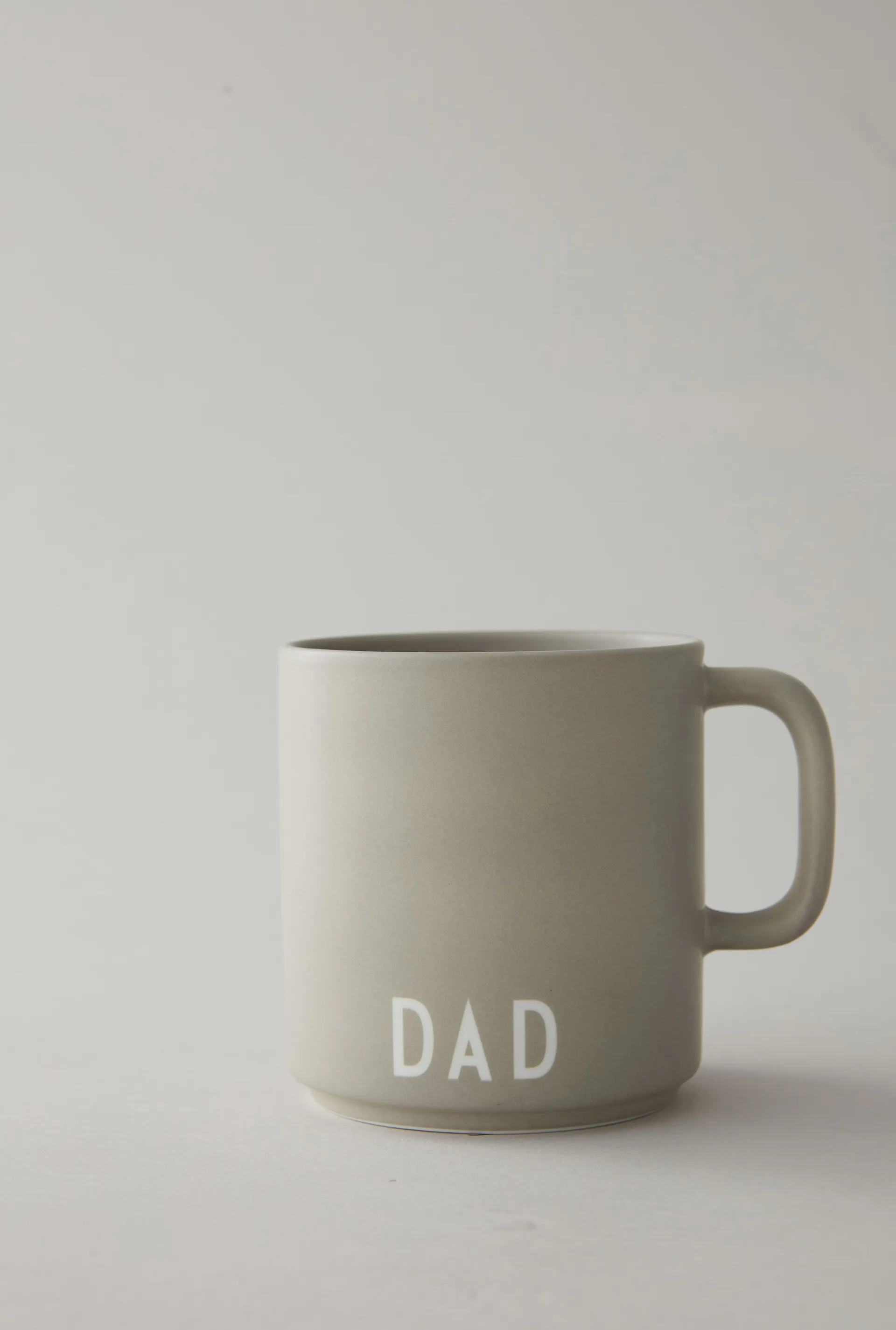 Design Letters 带柄精选杯 250ml, 冷灰色 Design Letters