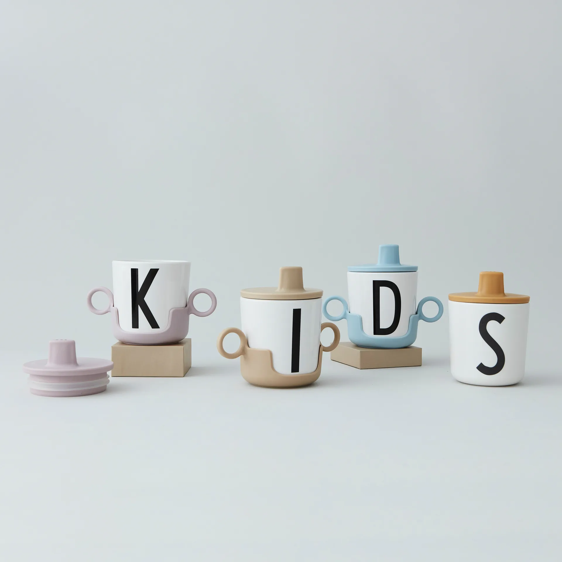 Design Letters beak lid to melamine 杯子, light 蓝色 Design Letters