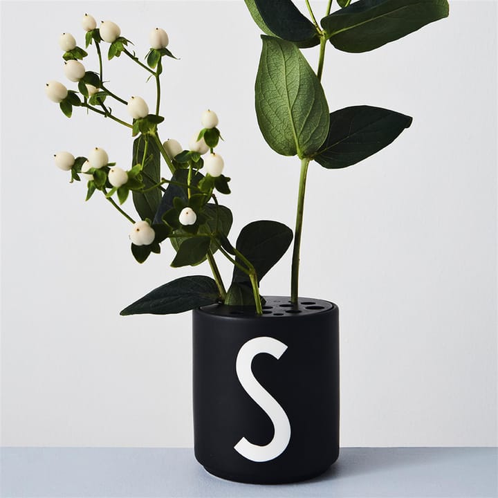 Design Letters 杯子 black, C Design Letters