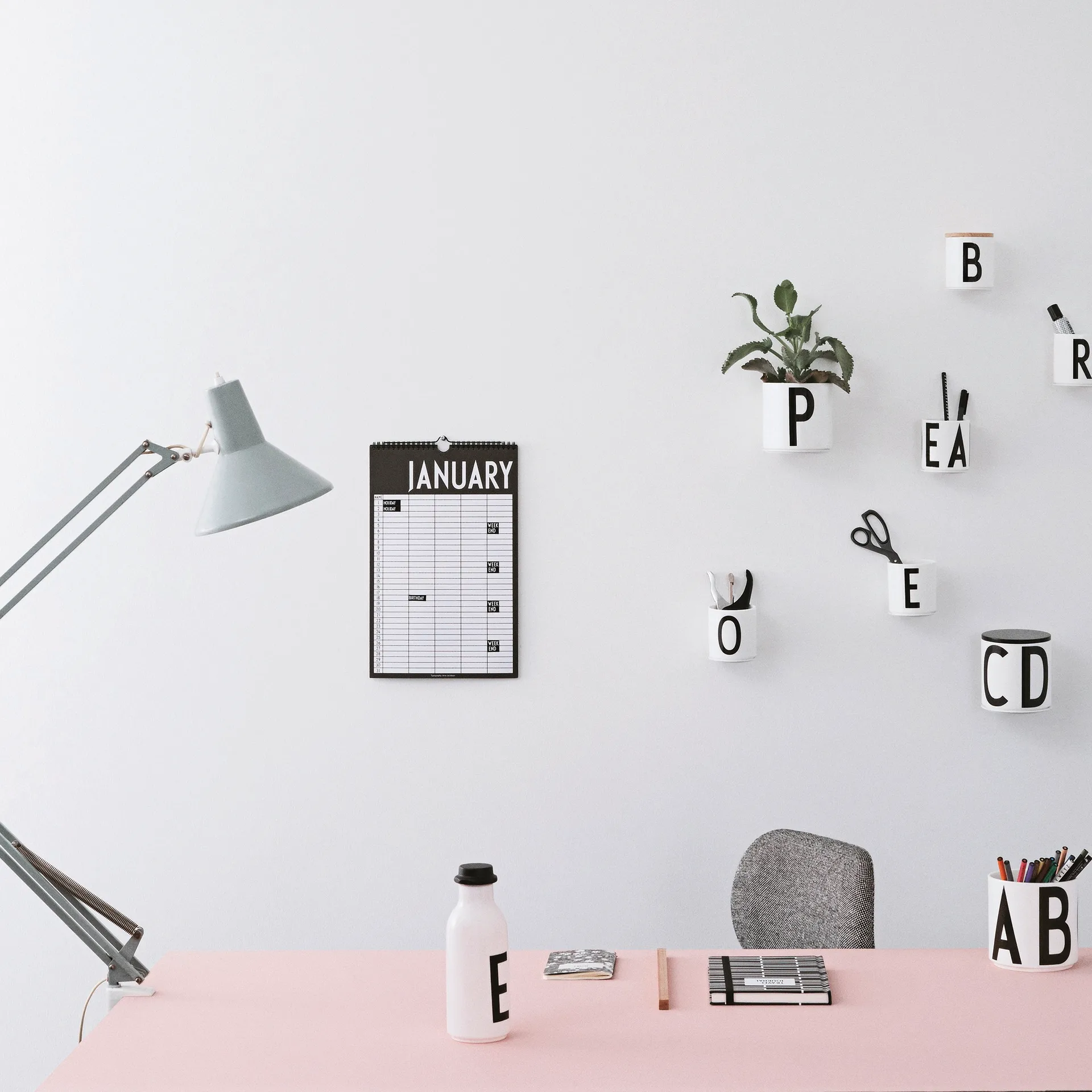 Design Letters Monthly Calendar, 黑色 Design Letters