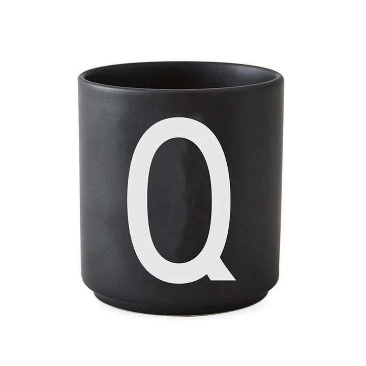 Design Letters黑色杯 - Q - Design Letters