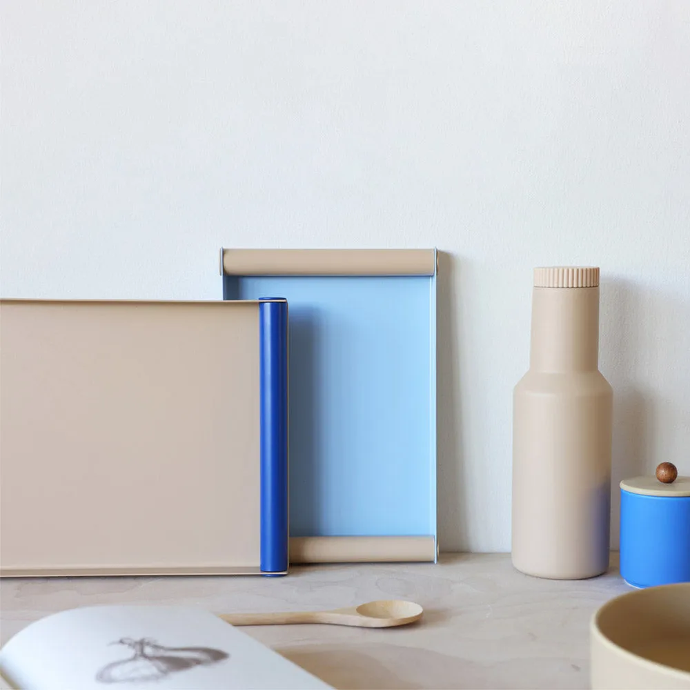 Design Letters Serving 金属托盘 30x20.5x3.2cm_中 , 蓝色 Design Letters