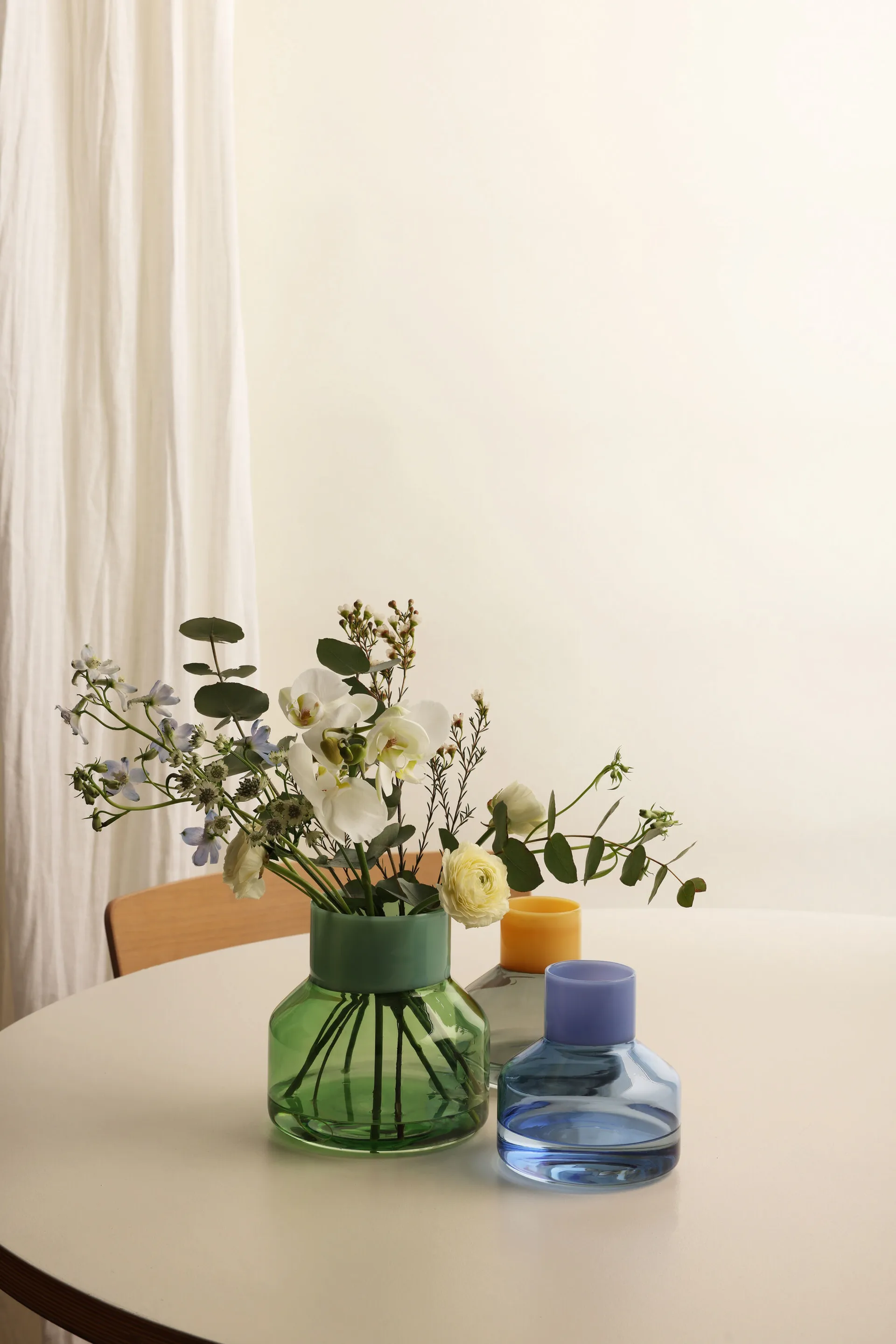 Generous 花瓶 中 Ø13 cm, Milky yellow-smoke Design Letters