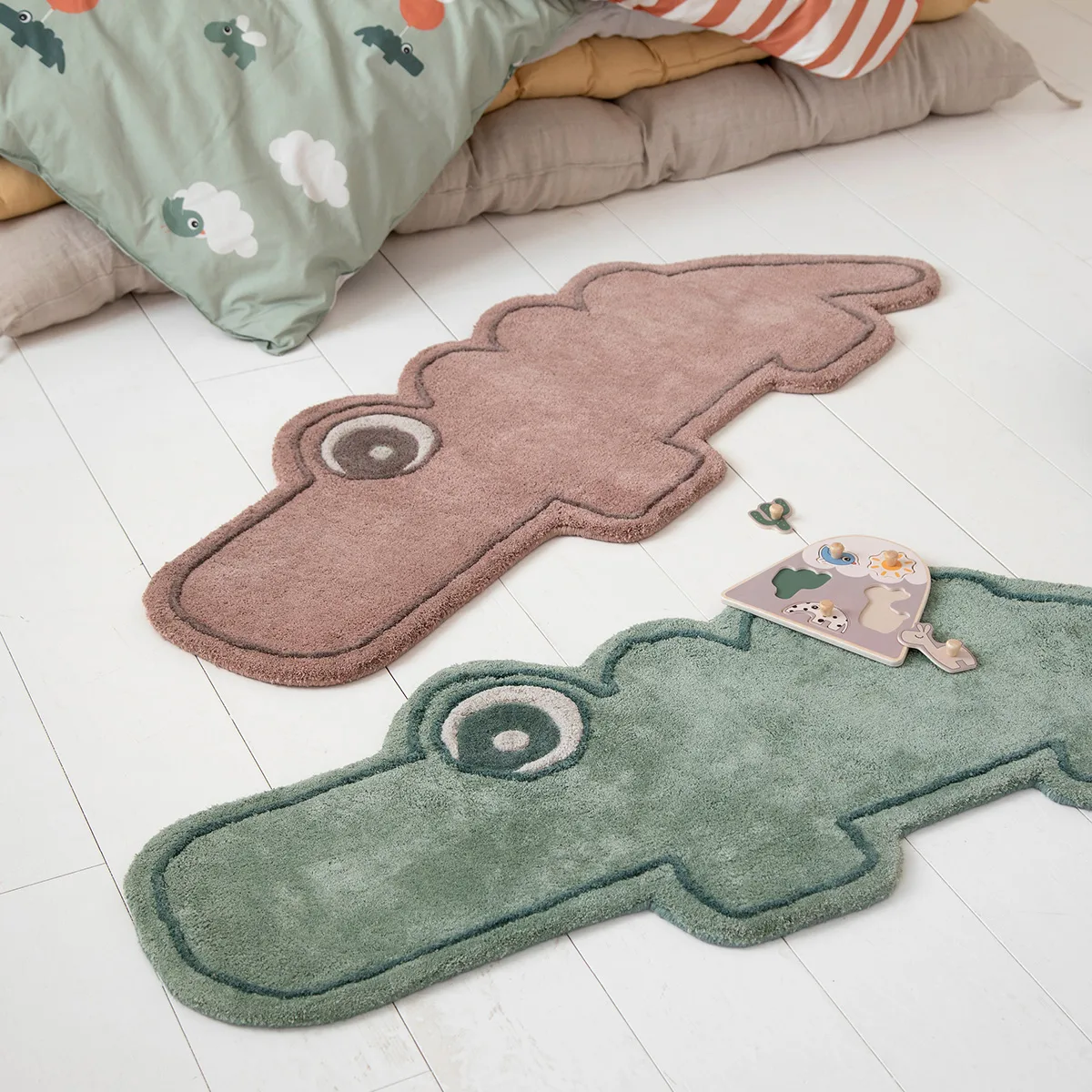 Croco 垫46x110cm, 烟色 Done by deer