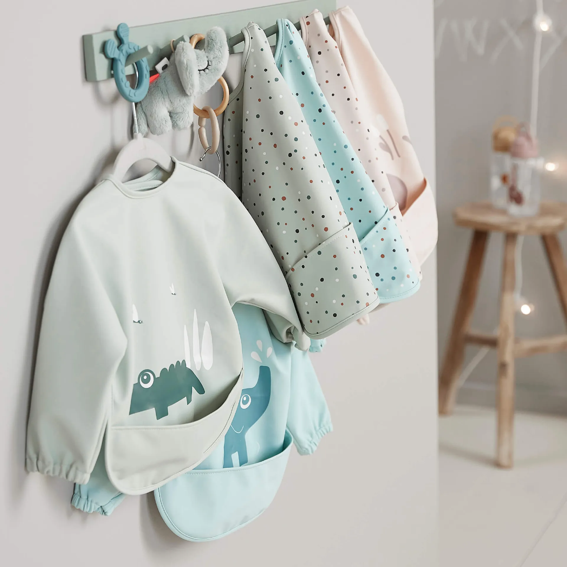 Happy Dots 带袖围嘴  , 绿色 Done by deer