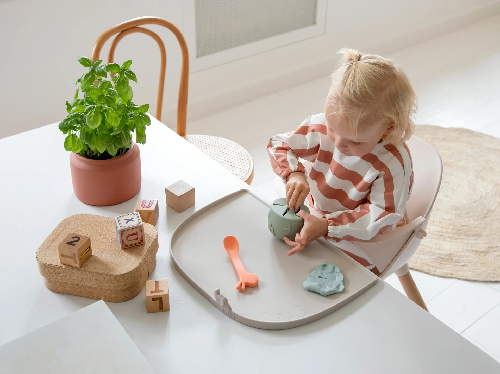 Raffi peekaboo 零食杯子 160ml , 绿色 Done by deer