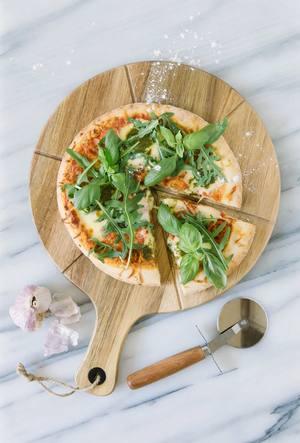 Sade pizza set: pizza cutter, 切菜板 Ø32 cm, Acacia Dorre