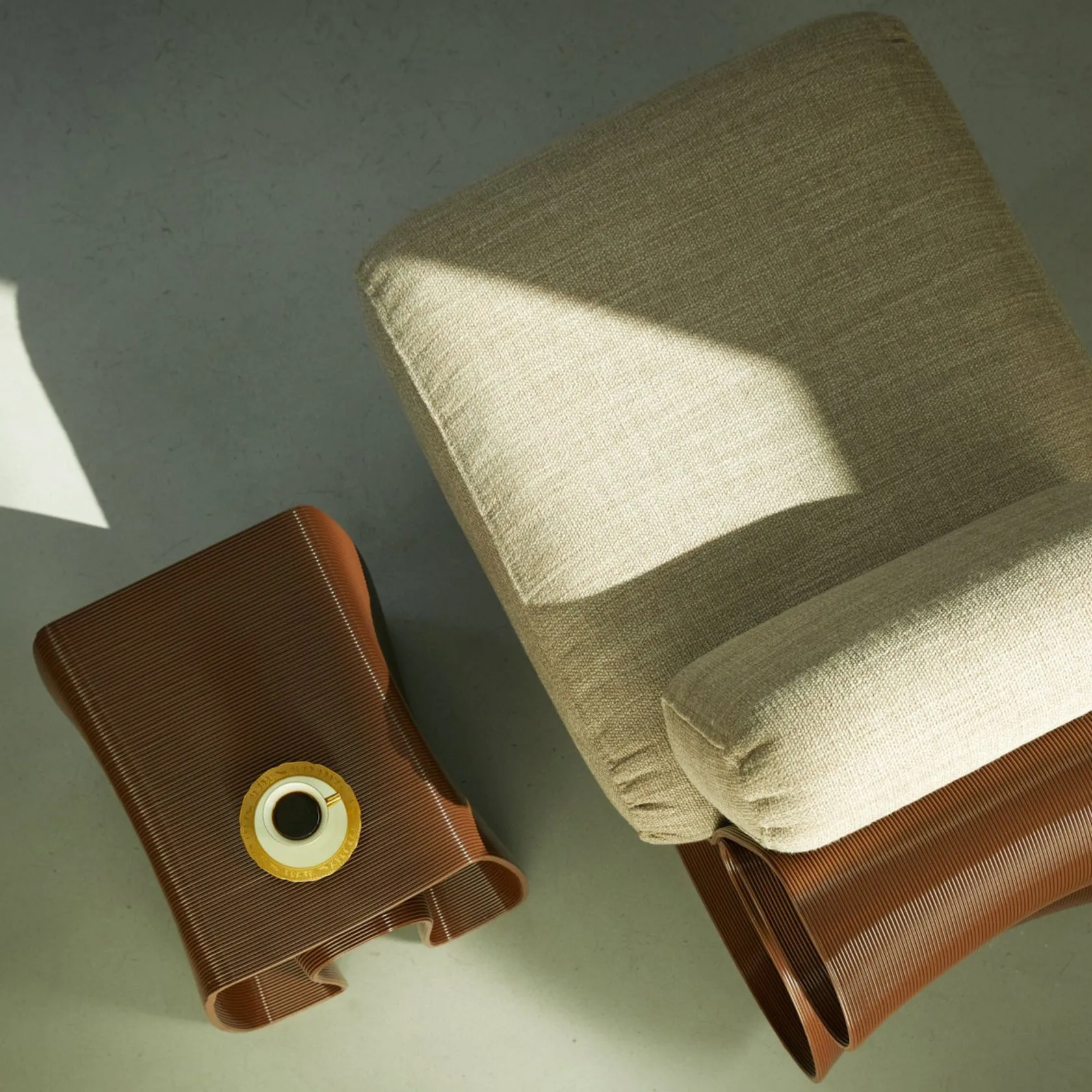 Eel 小边桌 38x40 cm, Chocolate Ekbacken Studios