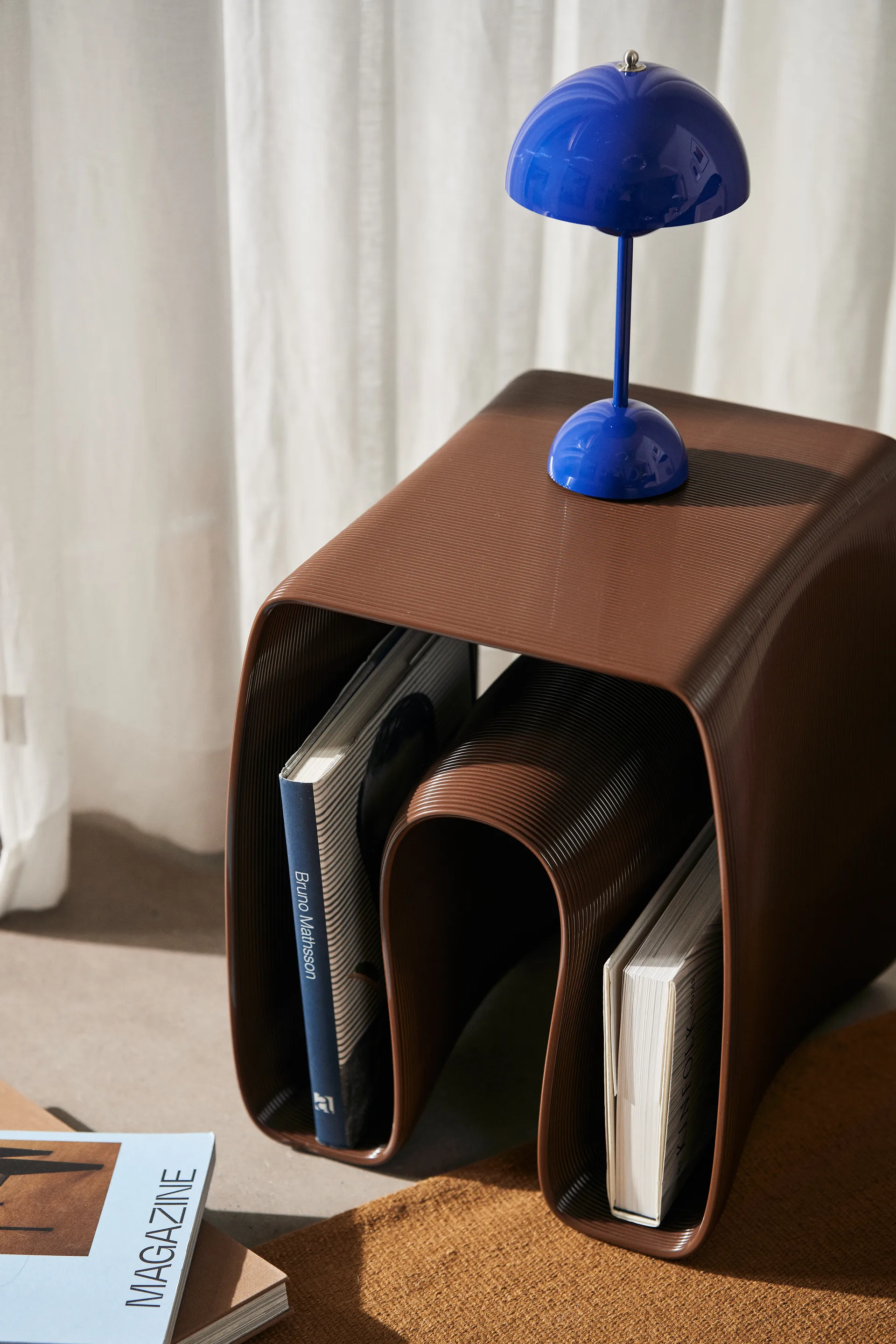 Eel 小边桌 38x40 cm, Chocolate Ekbacken Studios