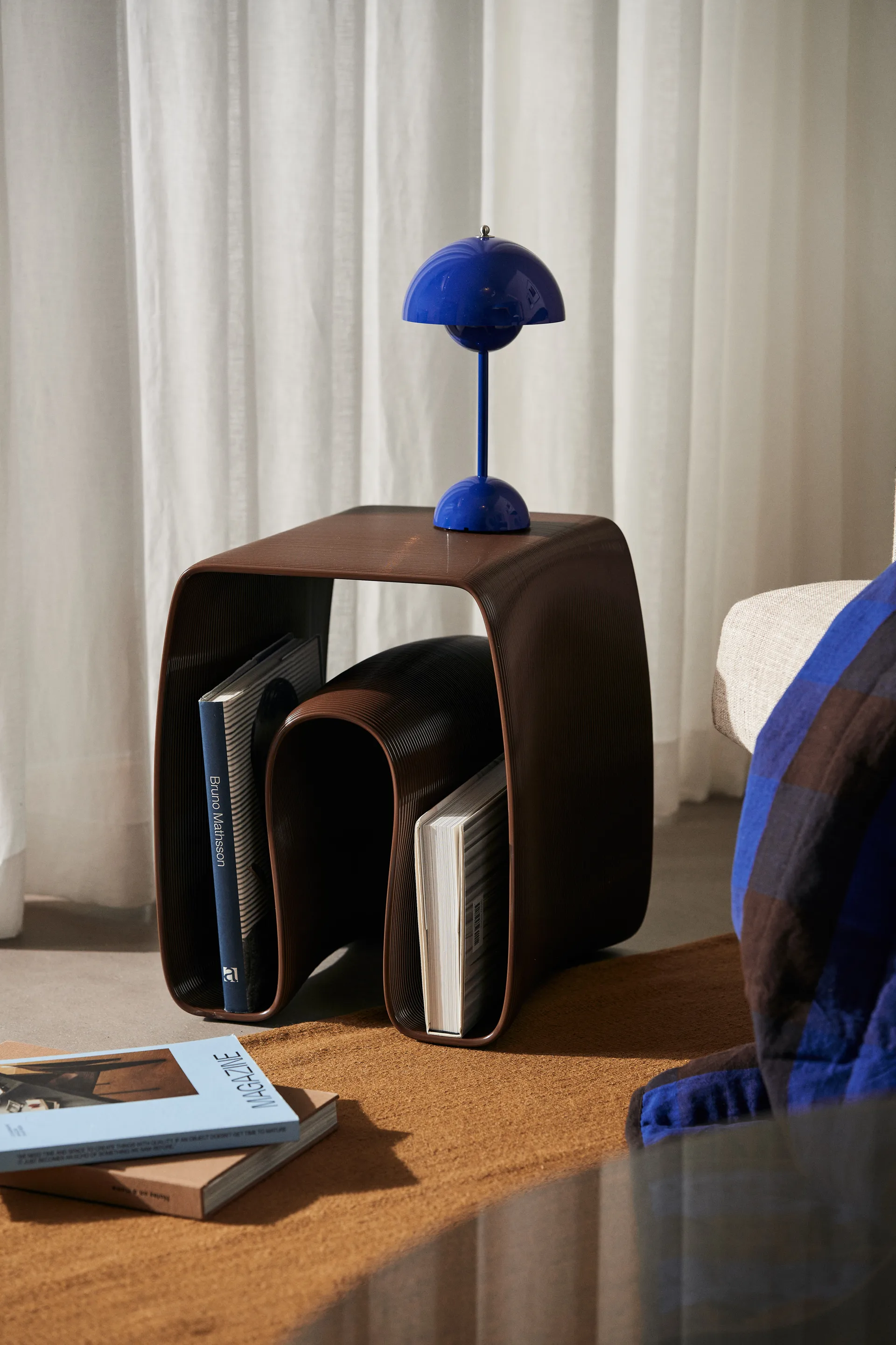 Eel 小边桌 38x40 cm, Chocolate Ekbacken Studios