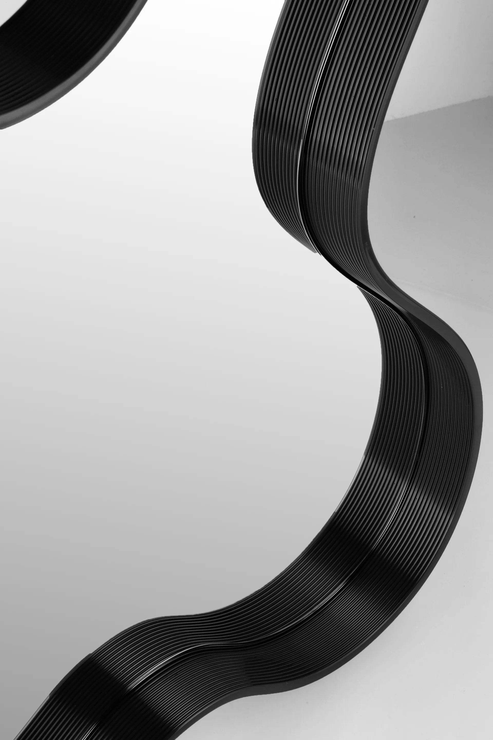 Pebble 镜子 小 56x76 cm, 黑色 Ekbacken Studios