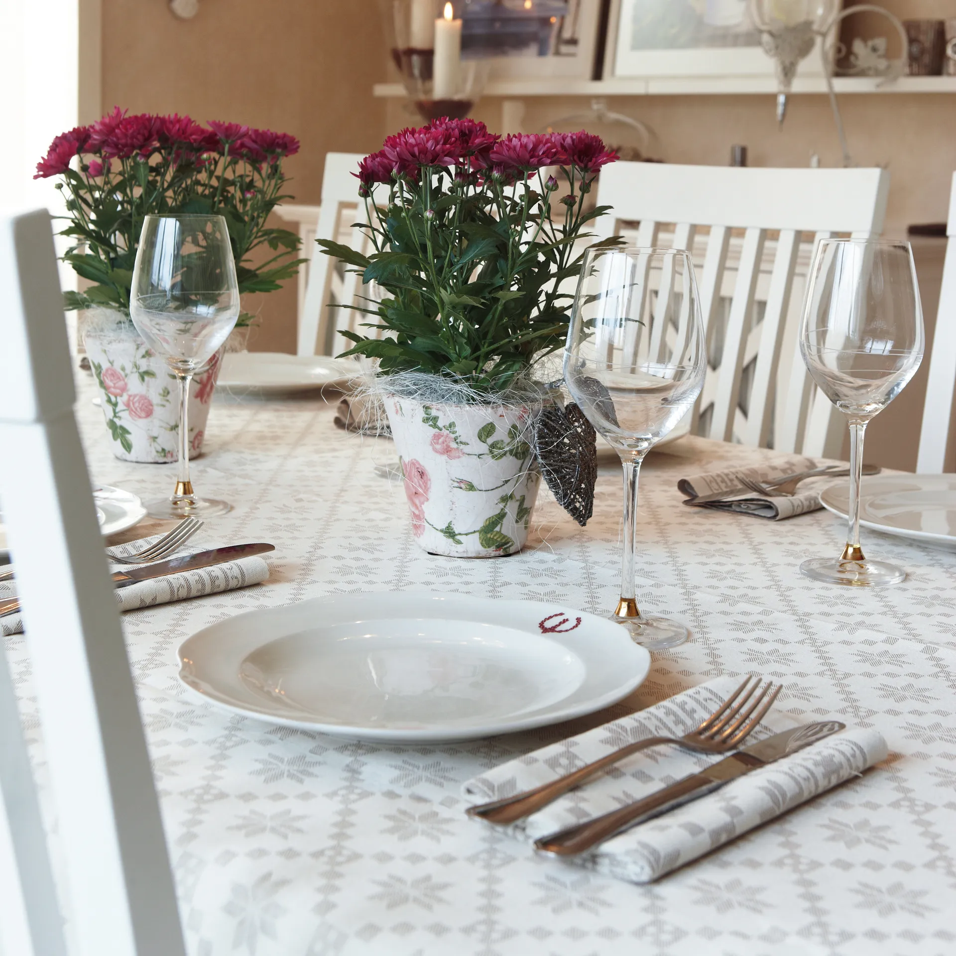 Åttebladrose 桌子 cloth beige, 150x260 cm Ekelund Linneväveri