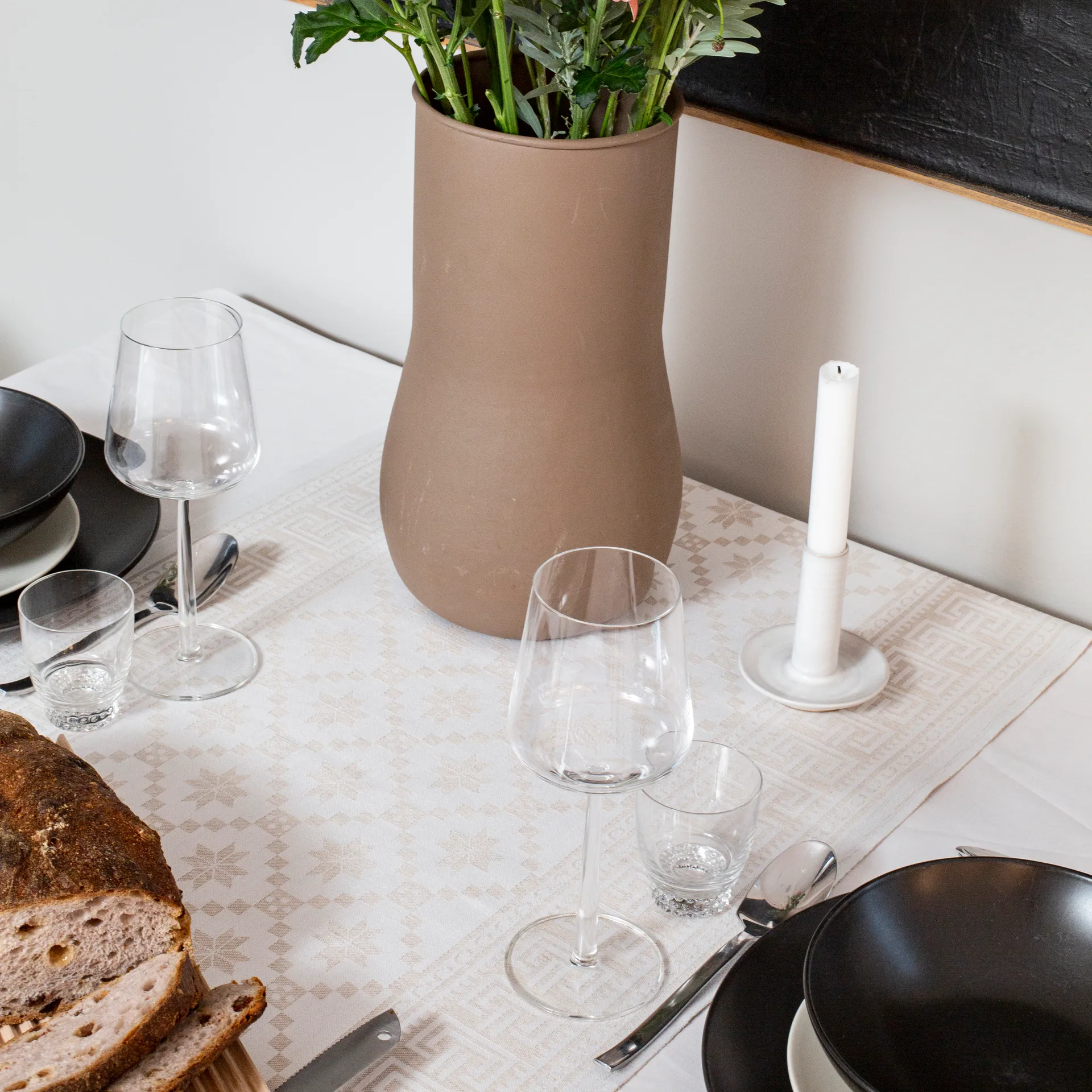 Åttebladrose 桌布（table runner） 50x150 cm, 米色 Ekelund Linneväveri