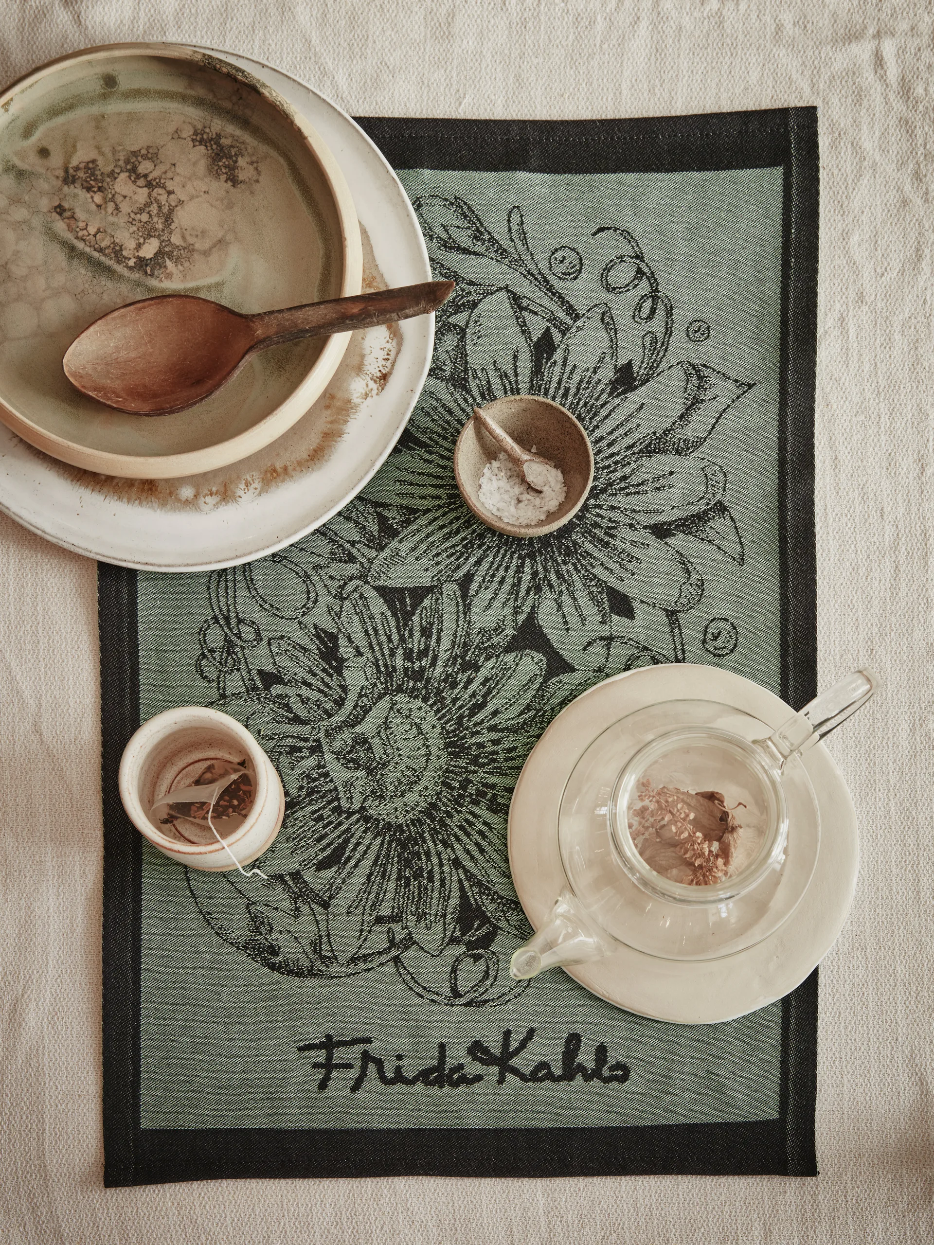 Frida Kahlo Mi Jardin 厨房巾  35x50 cm, 黑色 Ekelund Linneväveri