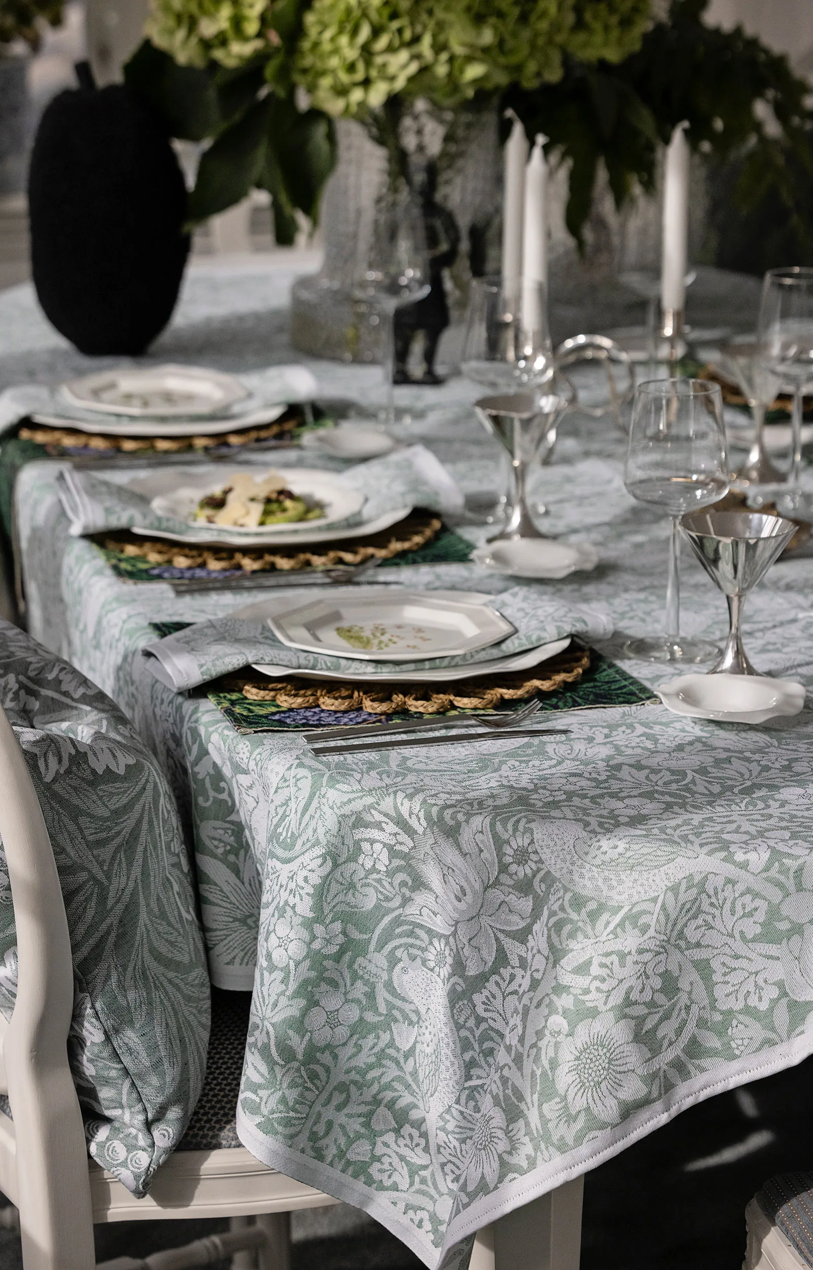 Strawberry Thief 桌布 150x300 cm, 绿色 Ekelund Linneväveri