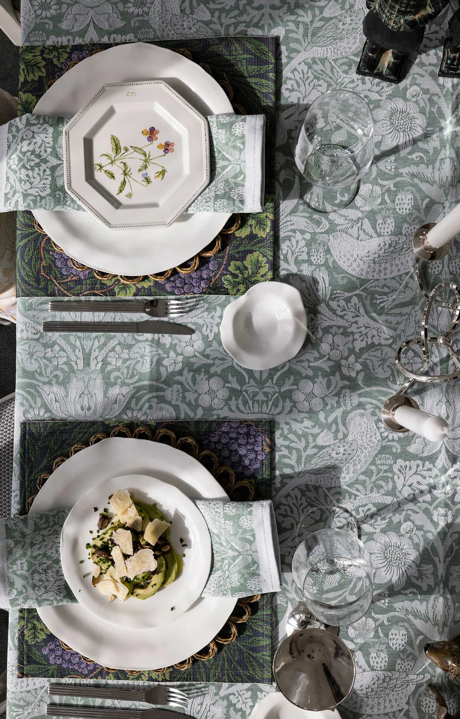 Strawberry Thief 桌旗 50x150 cm, 绿色 Ekelund Linneväveri