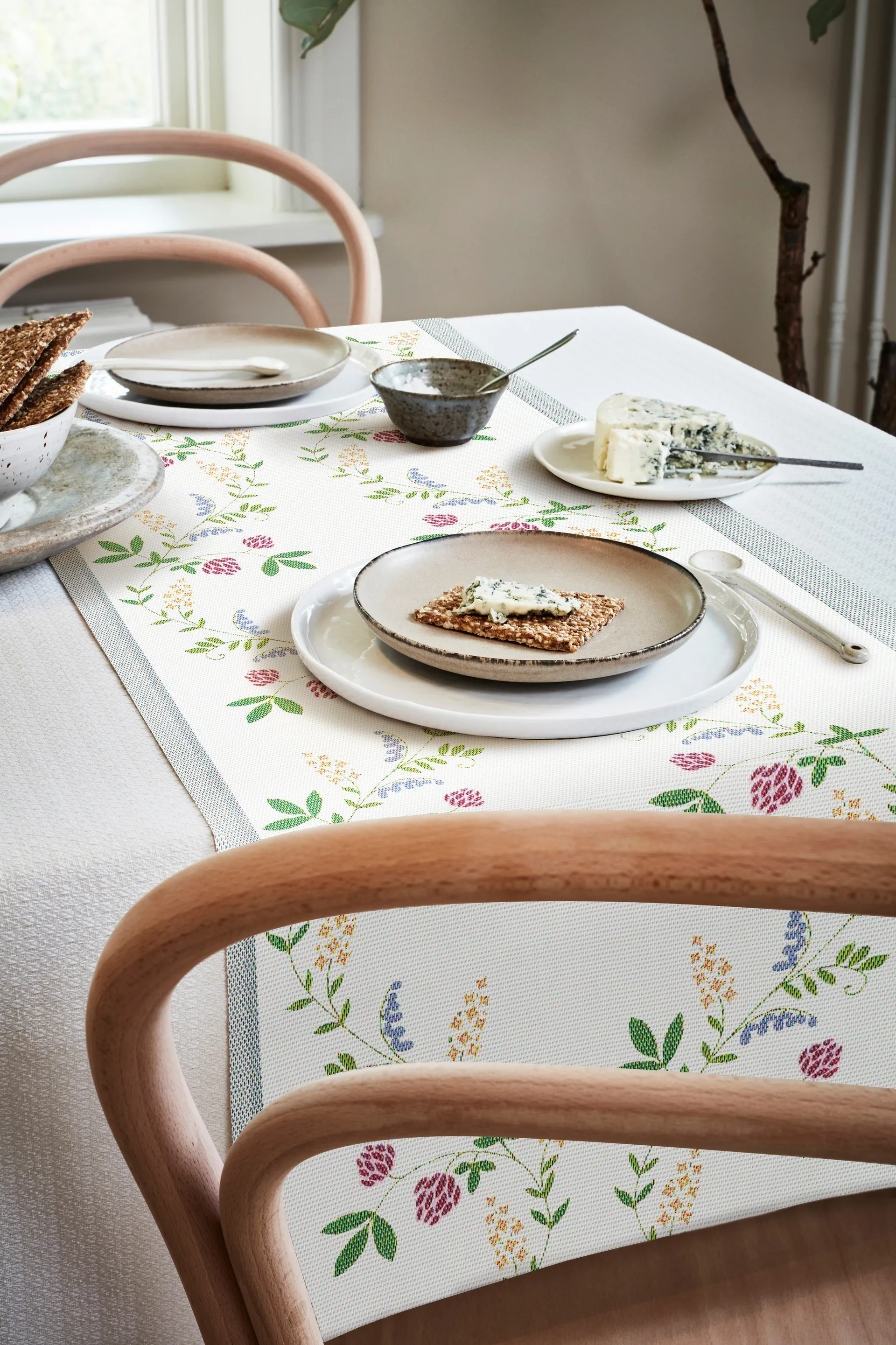 Summer flowers 桌布（runner）, 35x120 cm Ekelund Linneväveri