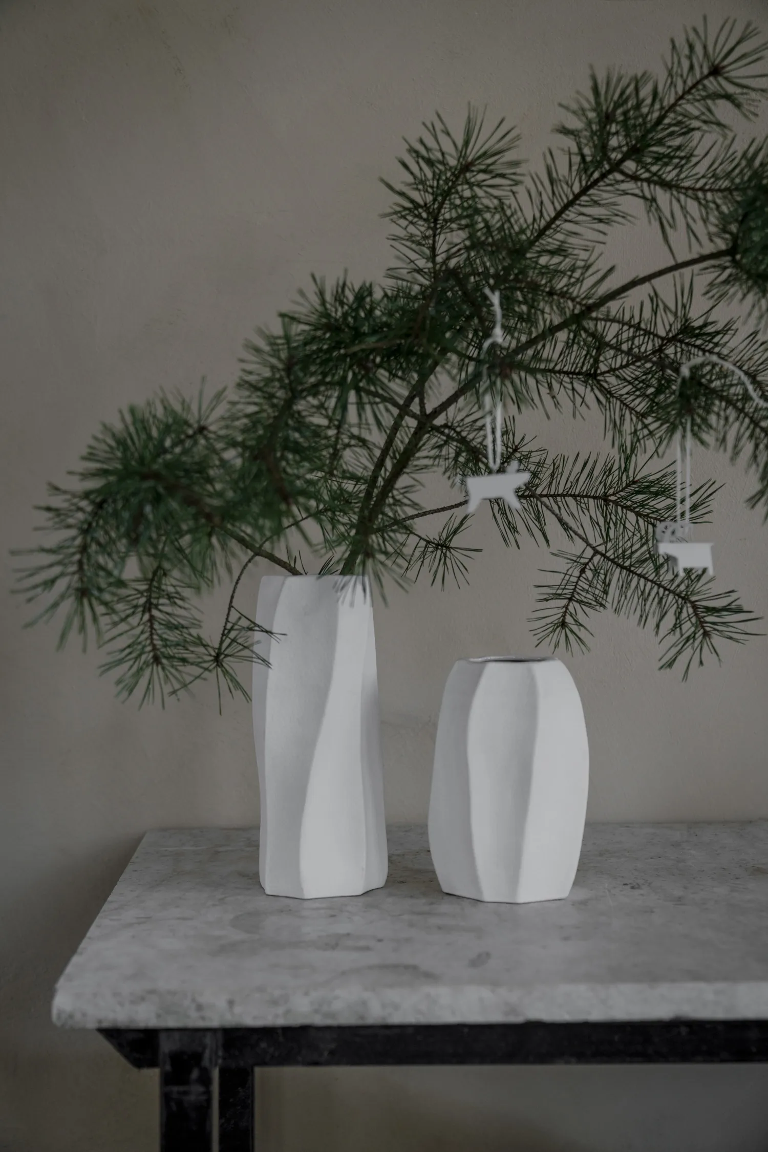 Ernst 炻瓷花瓶Ø13x31cm, 自然白色 ERNST