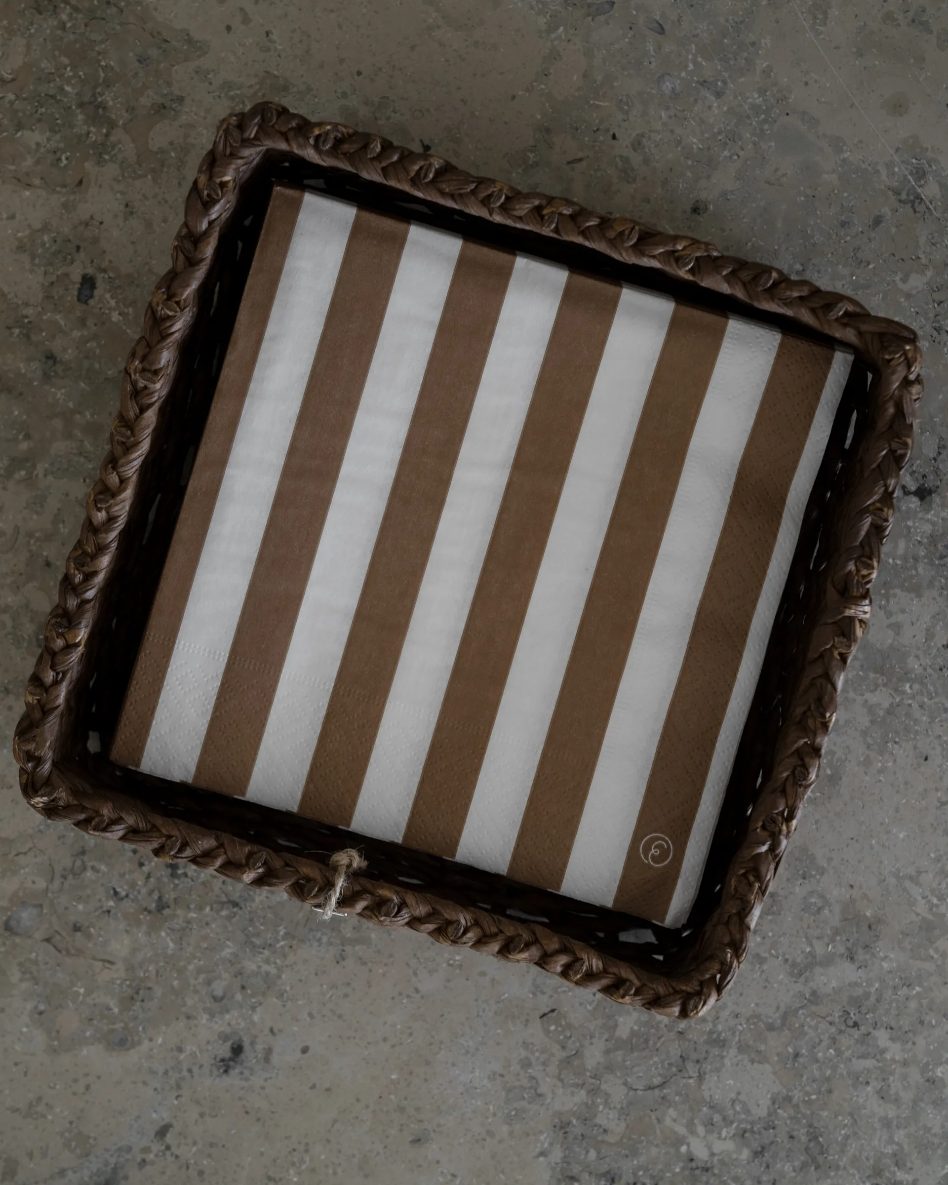 Ernst 篮子 20x20 cm, 深褐色 ERNST