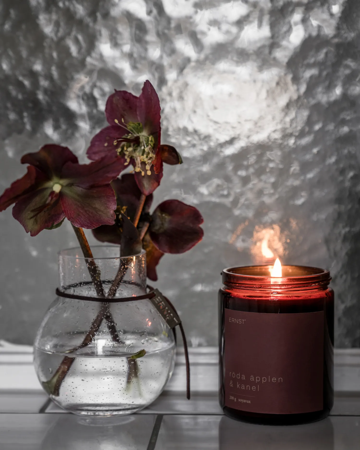 Ernst 香薰蜡烛 in 玻璃 （含盖子） Ø9 cm, 红色 apple-cinnamon ERNST
