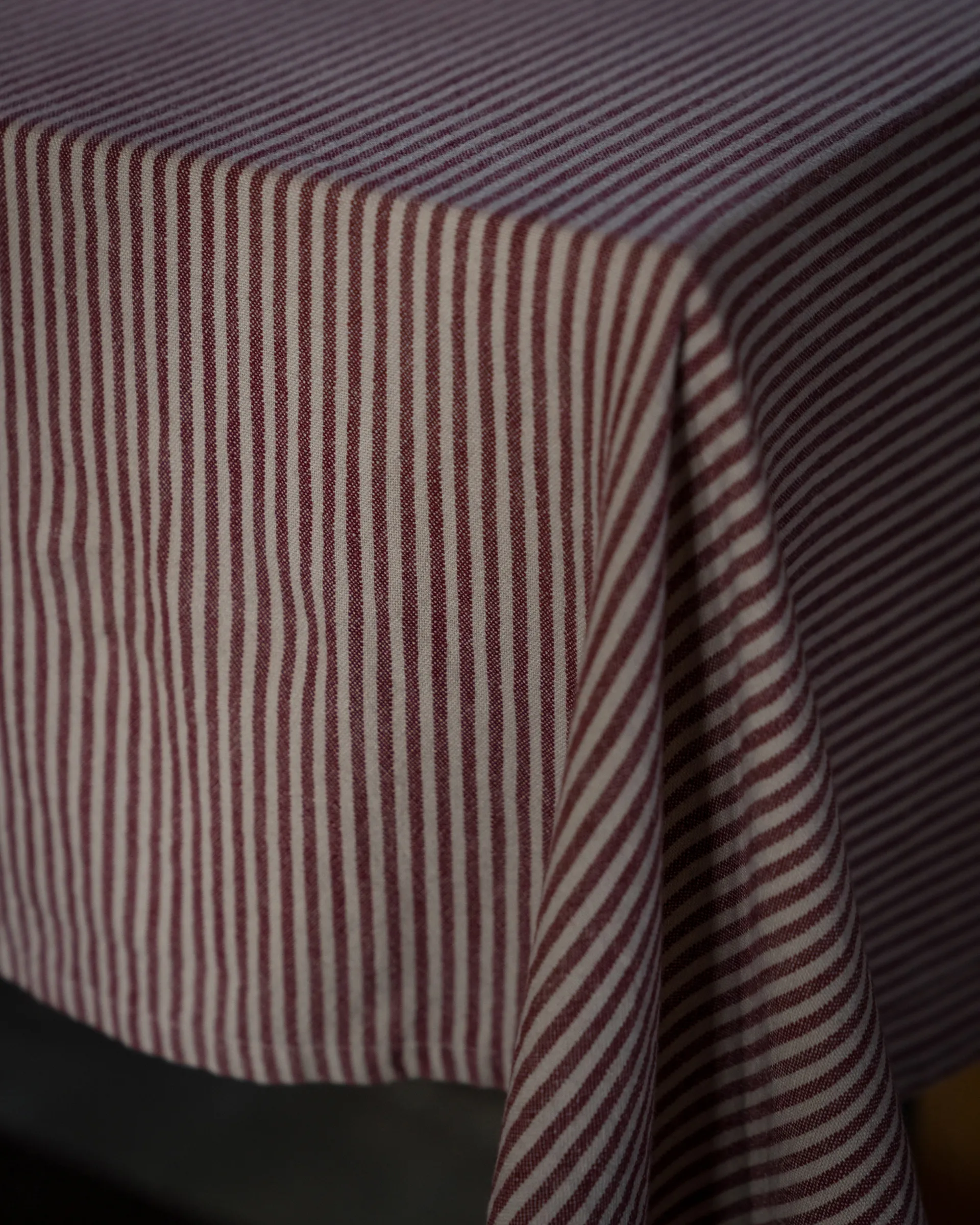 Ernst 桌布 narrow stripes 145x300 cm, 红色-米色 ERNST