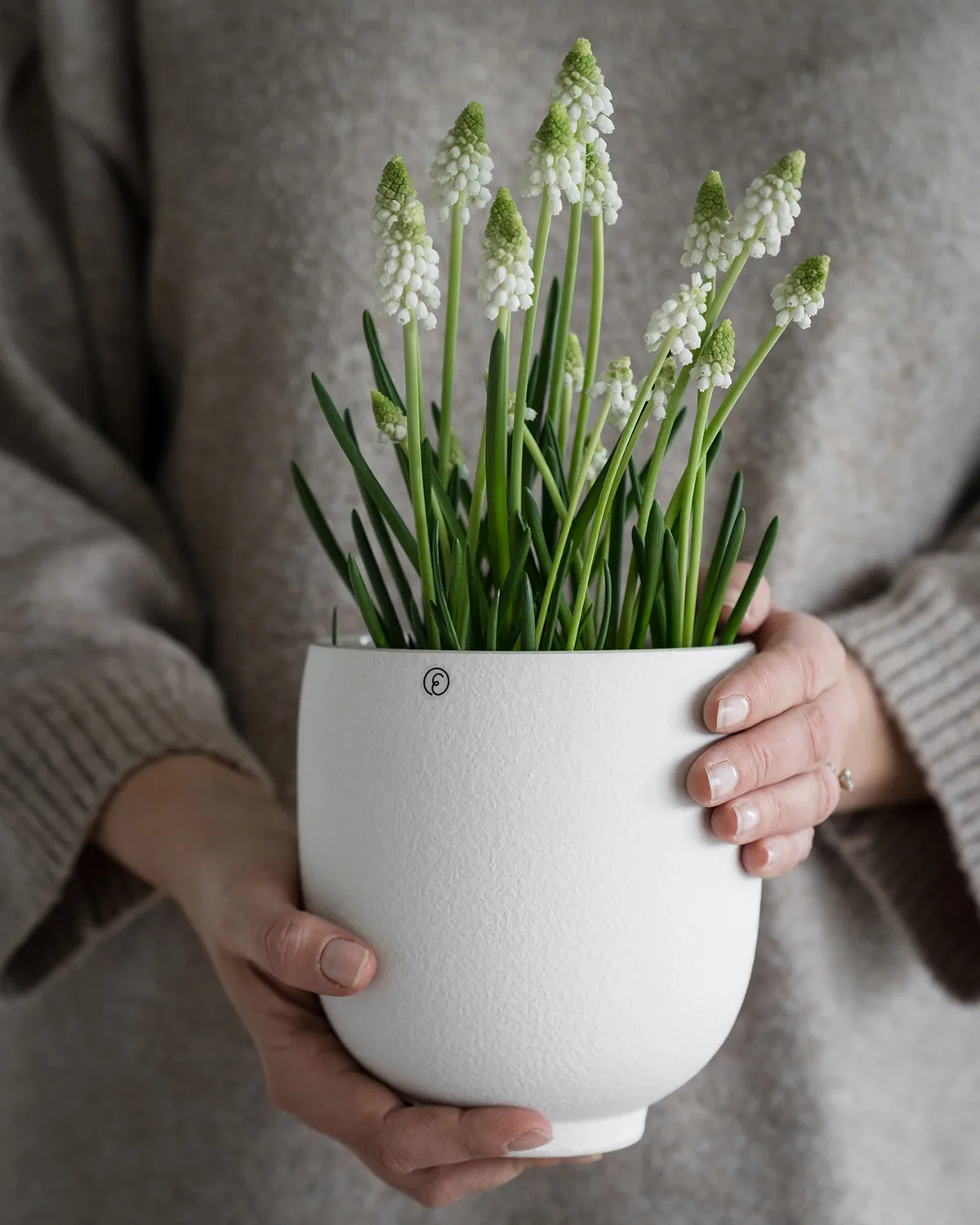 Ernst 花盆  on foot natural white, H15 cm Ø14 cm ERNST