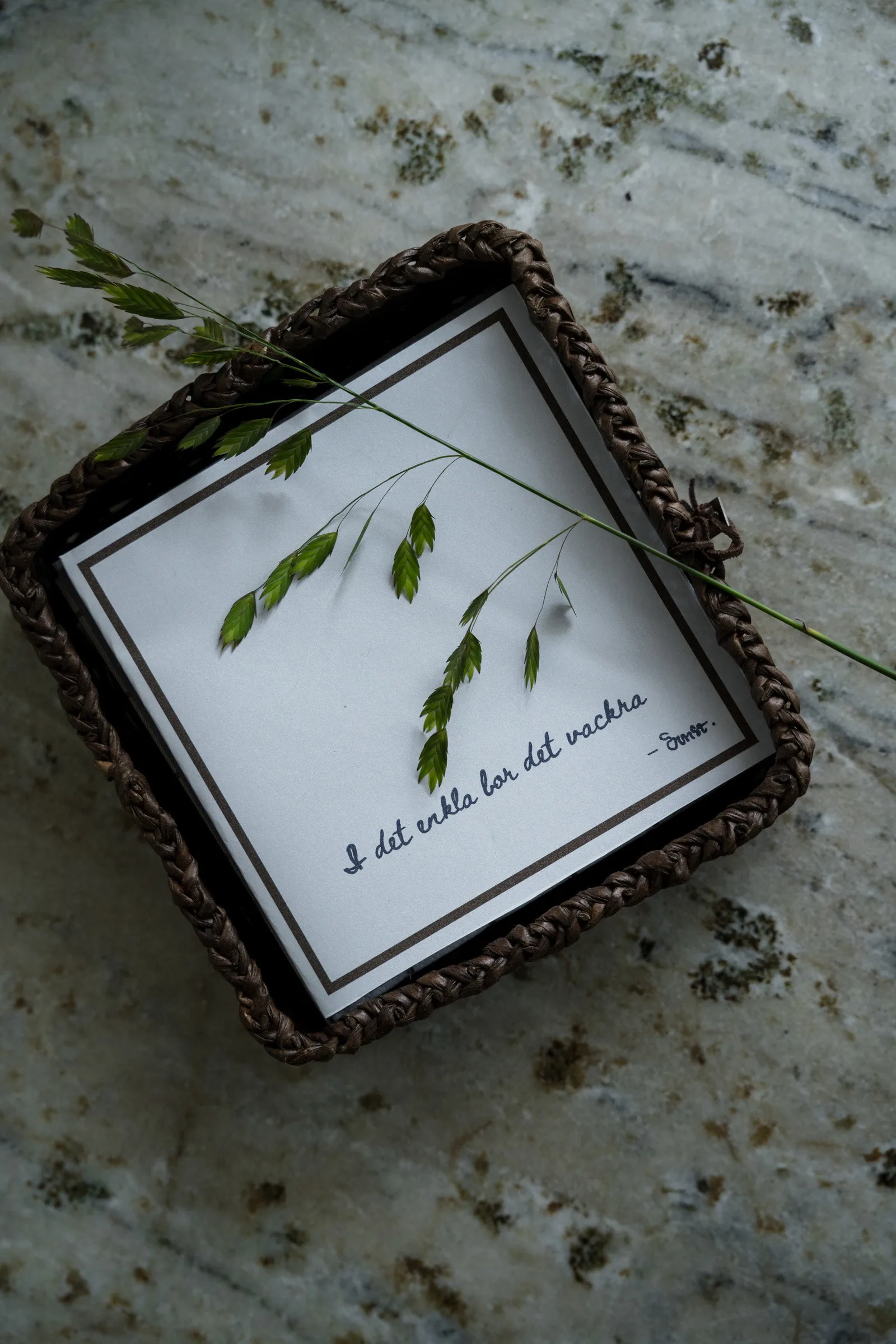 Ernst 餐巾纸 with citat I det enkla 20件装, 浅灰色 ERNST