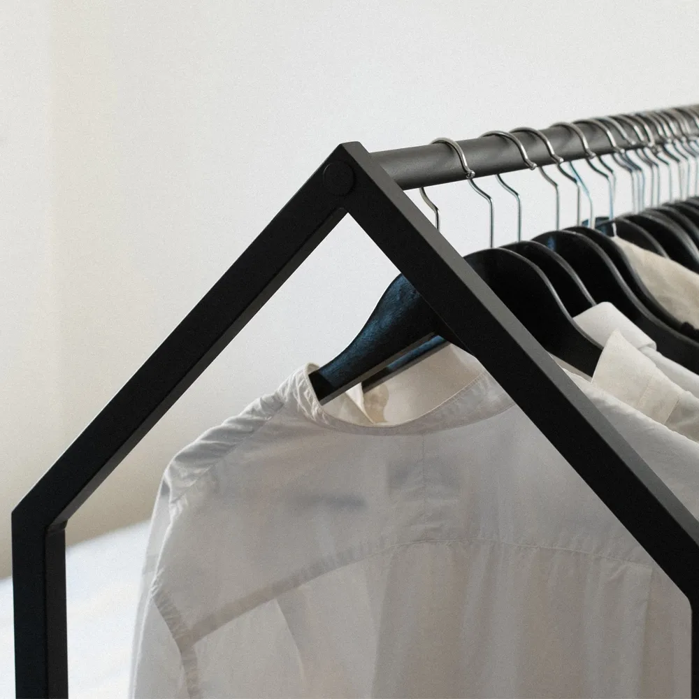 Clothing House 北欧简约风格衣架, 黑色 Essem Design