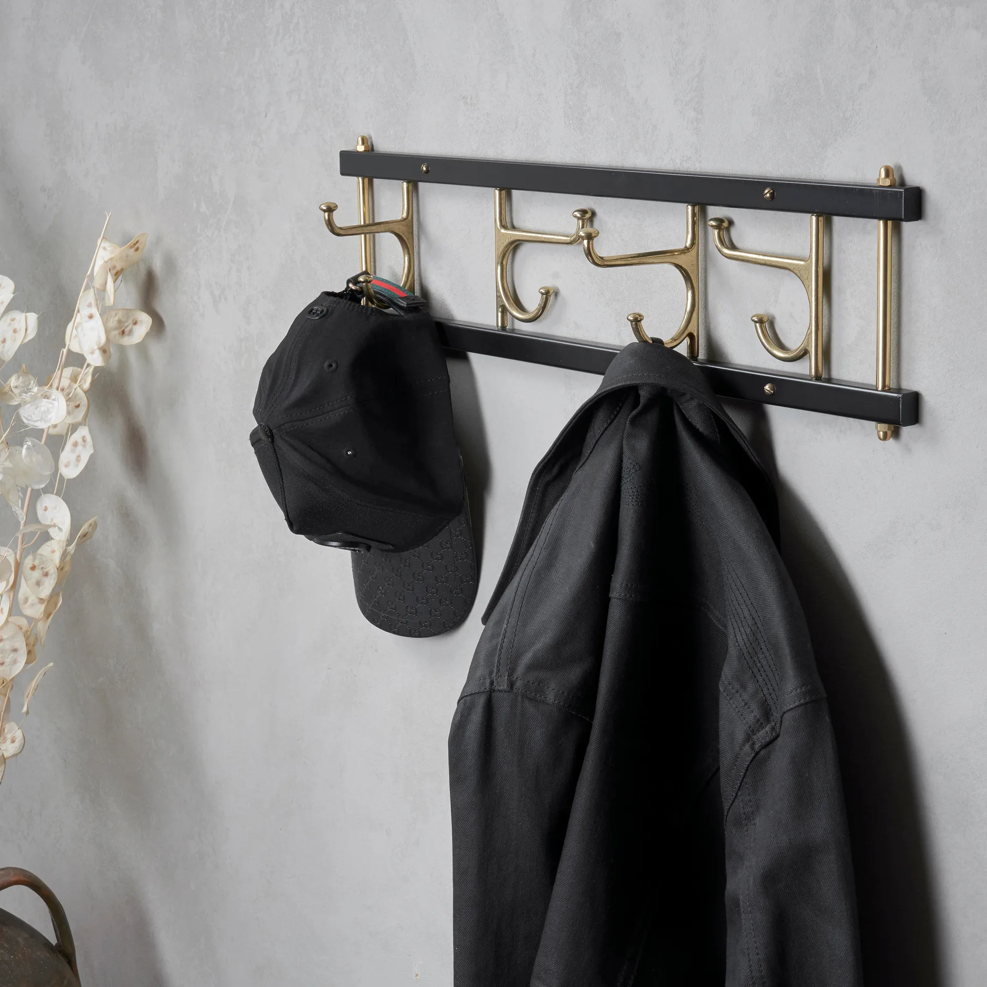 Maxi 4 Dekorativ hook rail, 黑色-brass Essem Design