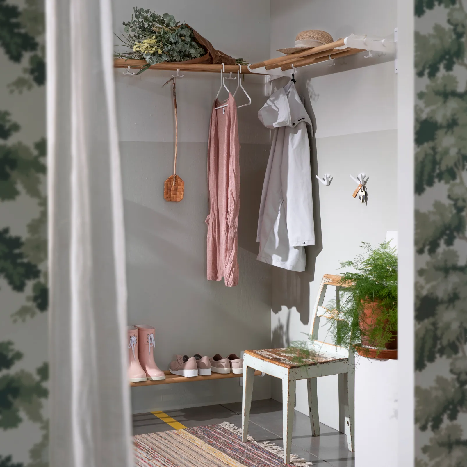 Nostalgi hat shelf/ shoe shelf, oak, 白色 Essem Design