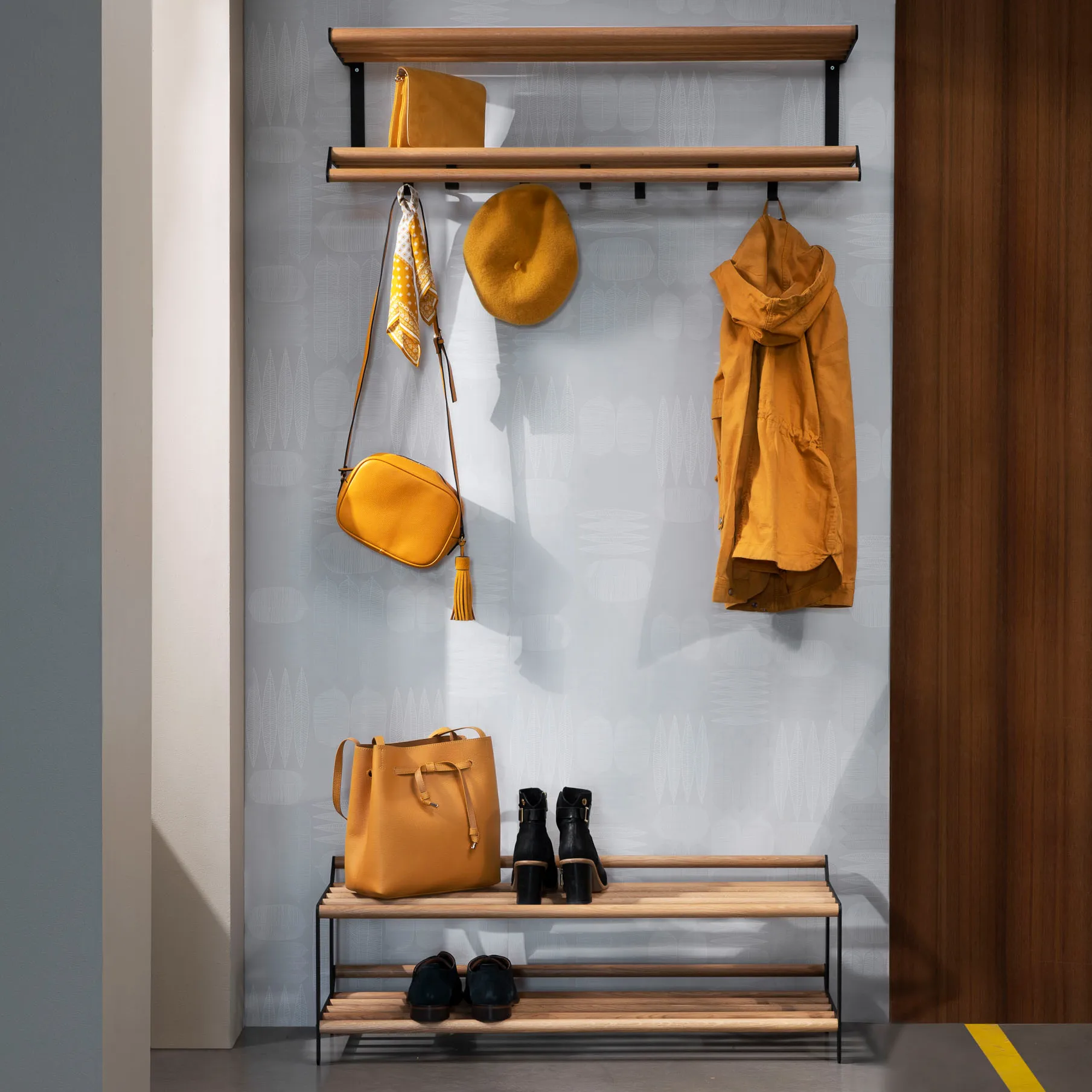 Tamburin shoe shelf 60 cm, oak-黑色 Essem Design