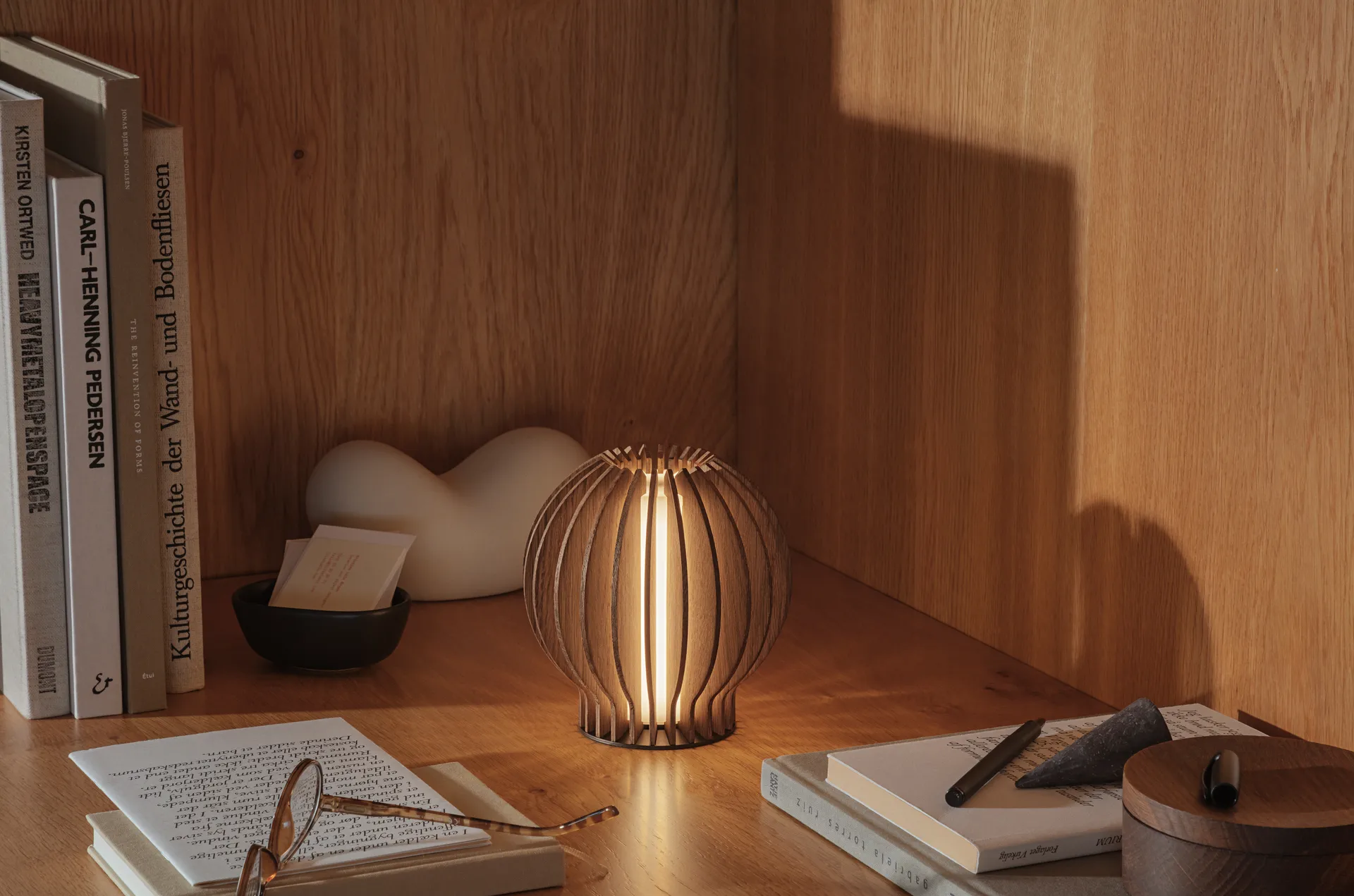 Eva Solo Radiant LED chargable 灯 - round, Smoked oak Eva Solo