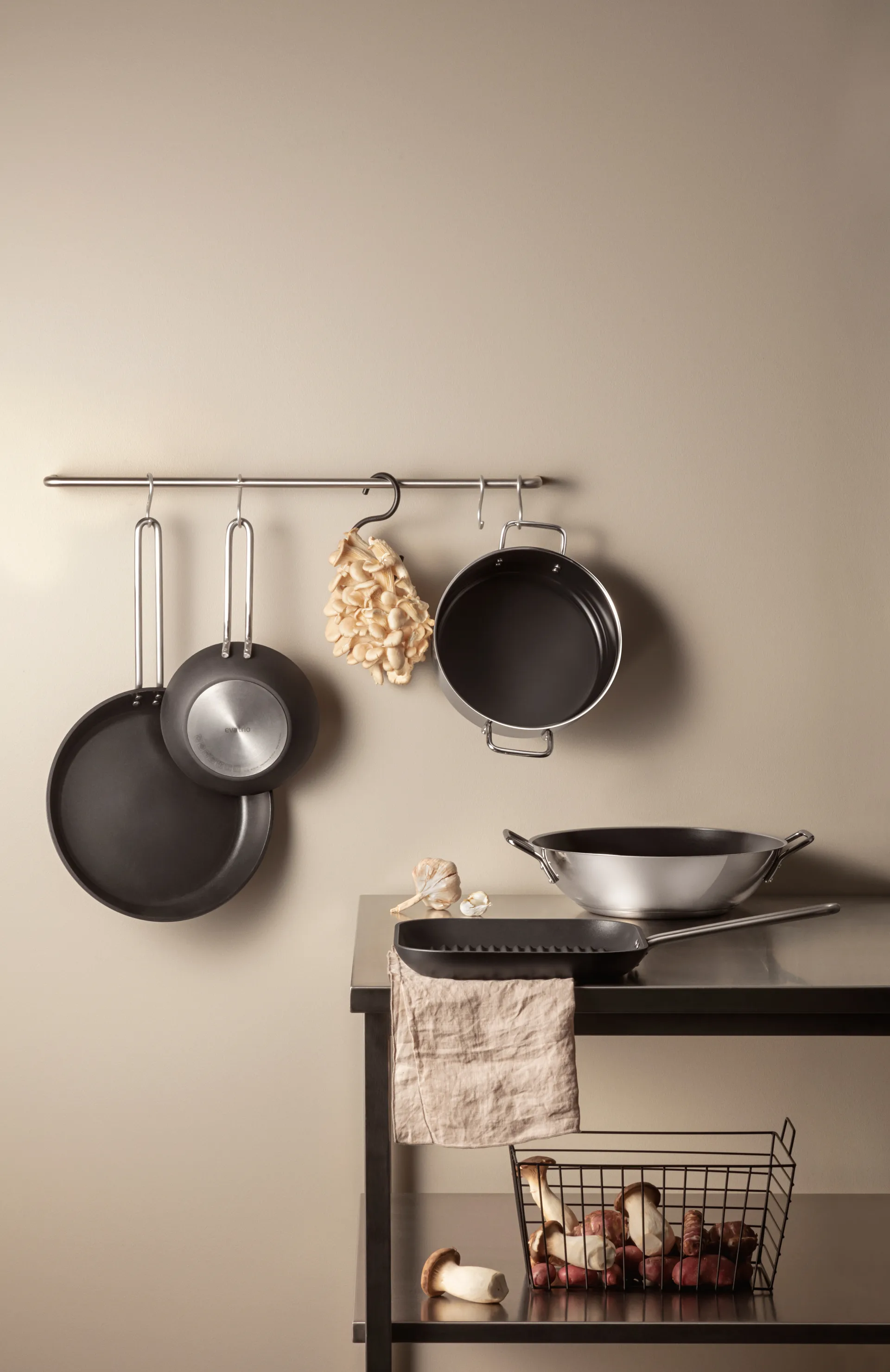 Eva Trio Stainless Steel Slip-Let 陶瓷制品 wok , 32 cm Eva Solo