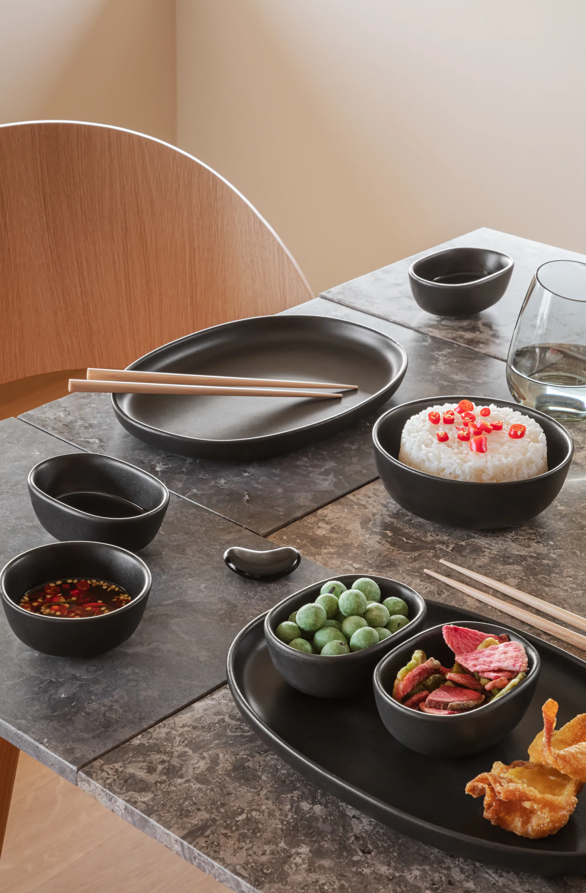 Nordic Kitchen oval serving 盘子 36 cm, 黑色 Eva Solo