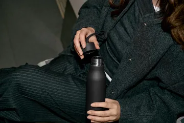 RE-Hydrate 保温瓶 - 黑色_0.5L - Eva Solo