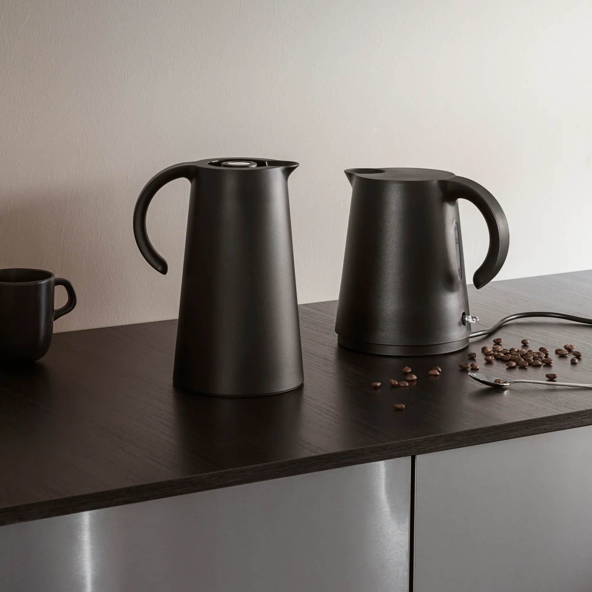 Rise 热水瓶jug 1 L, 黑色 Eva Solo