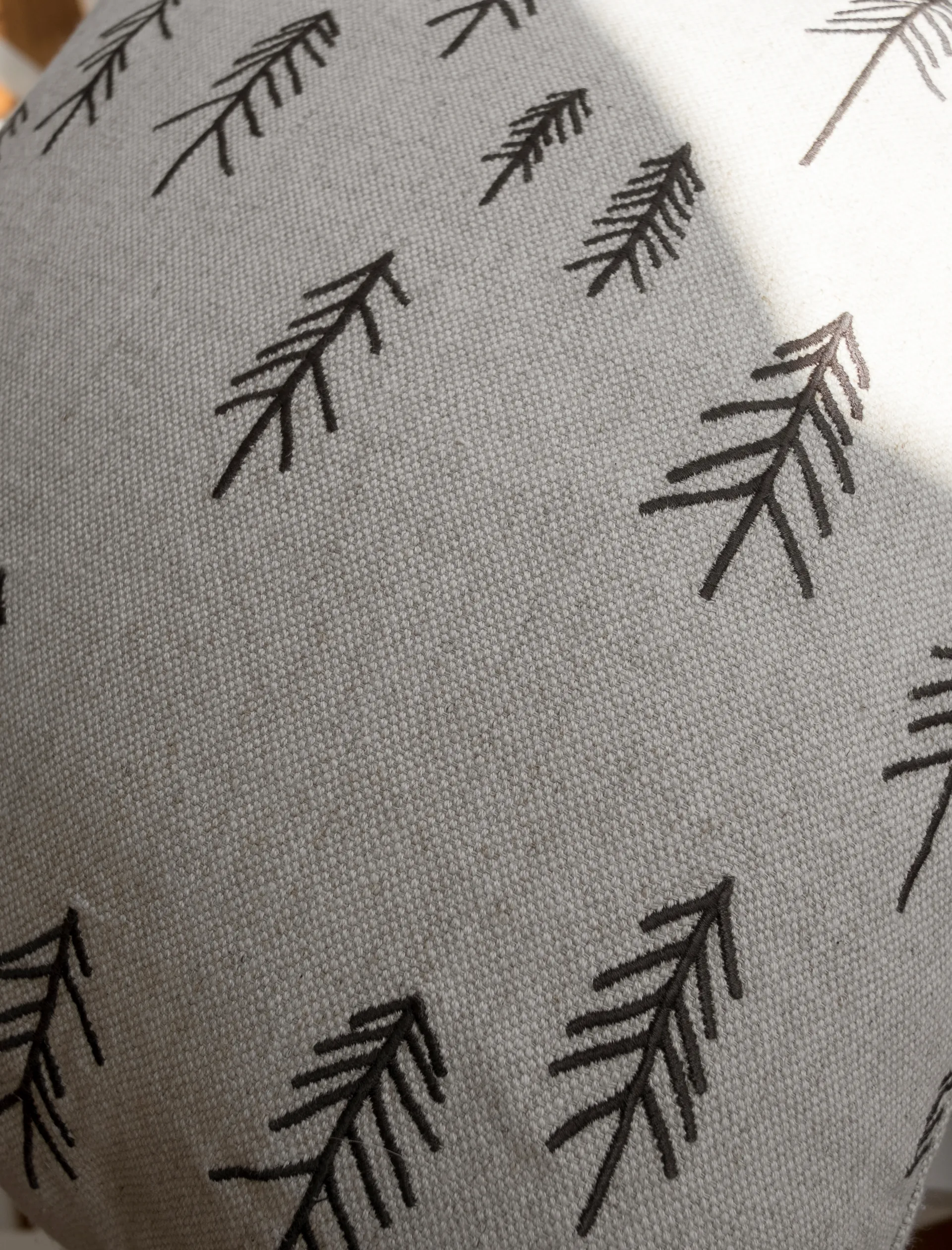 小松树/冷杉 北欧抱枕套 刺绣小松树 48x48cm, 刺绣小松树_自然_亚麻48x48cm Fine Little Day