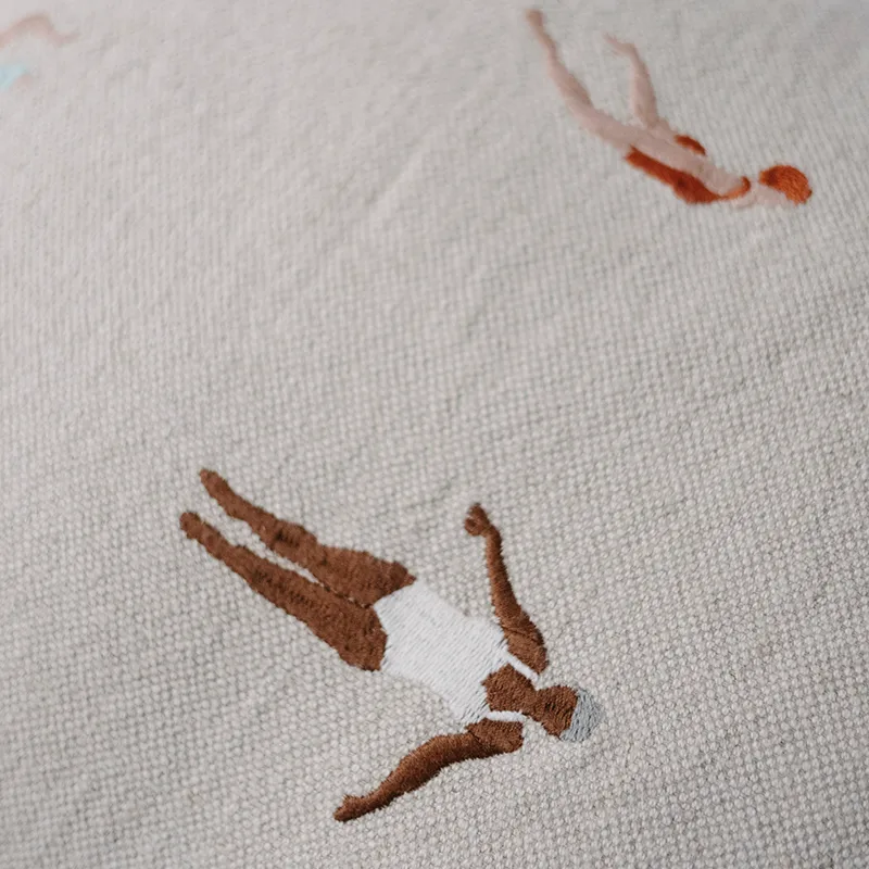 游泳者 北欧抱枕套 刺绣 48x48cm, 米色 Fine Little Day