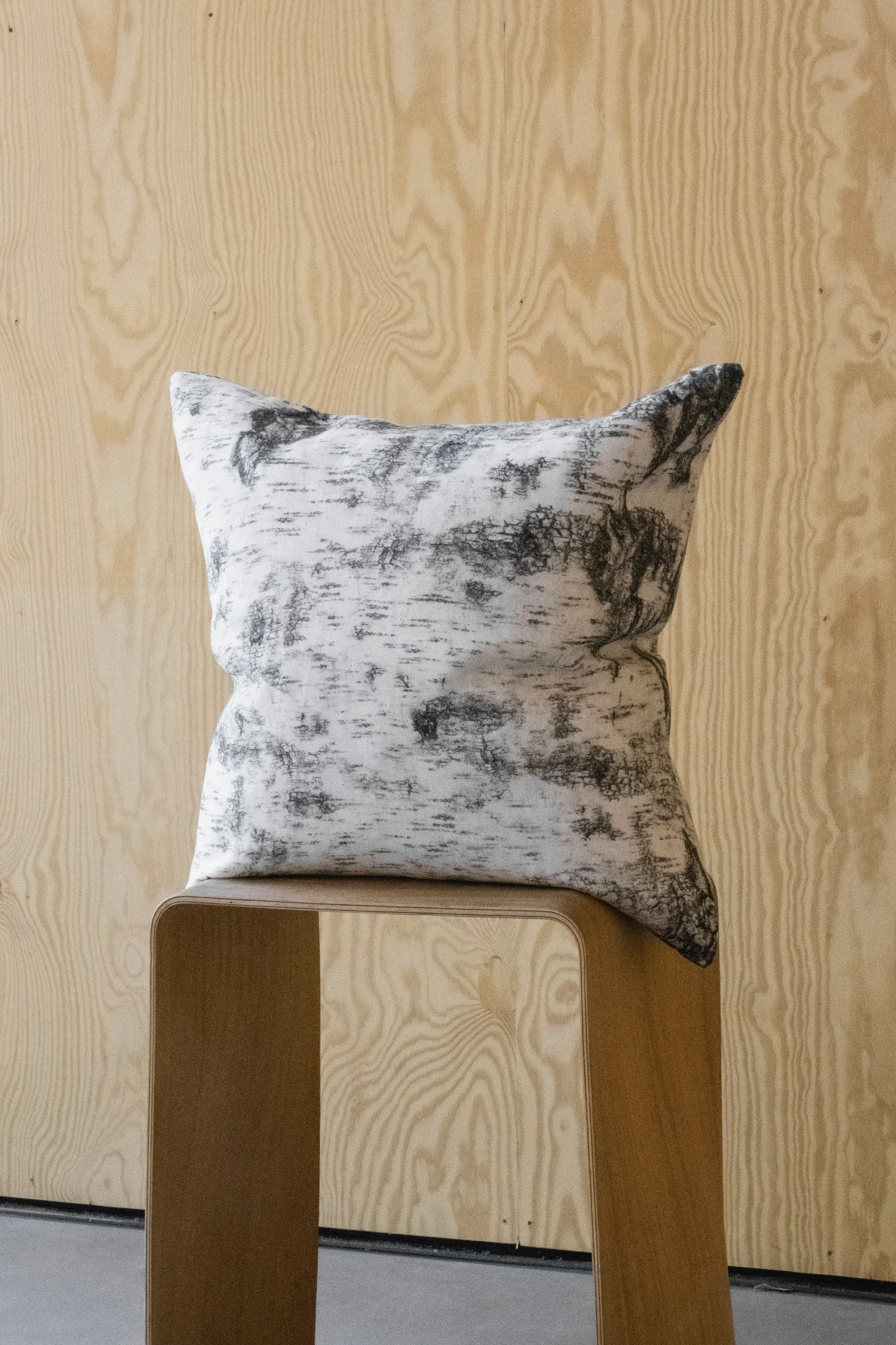 Bark 靠枕套 48x48 cm, 黑色-白色 Fine Little Day