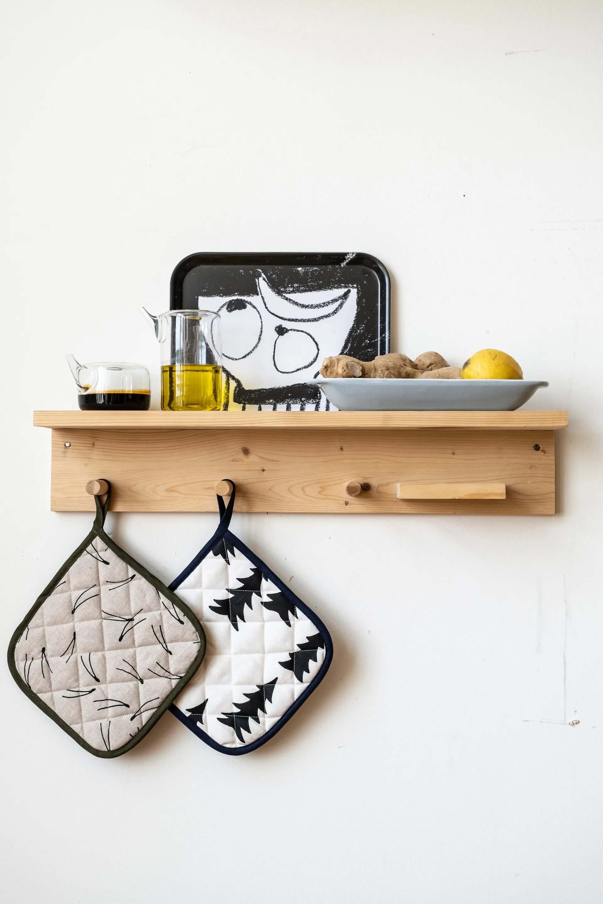 Gran quilted oven mitt 21x21 cm, 白色-黑色 Fine Little Day