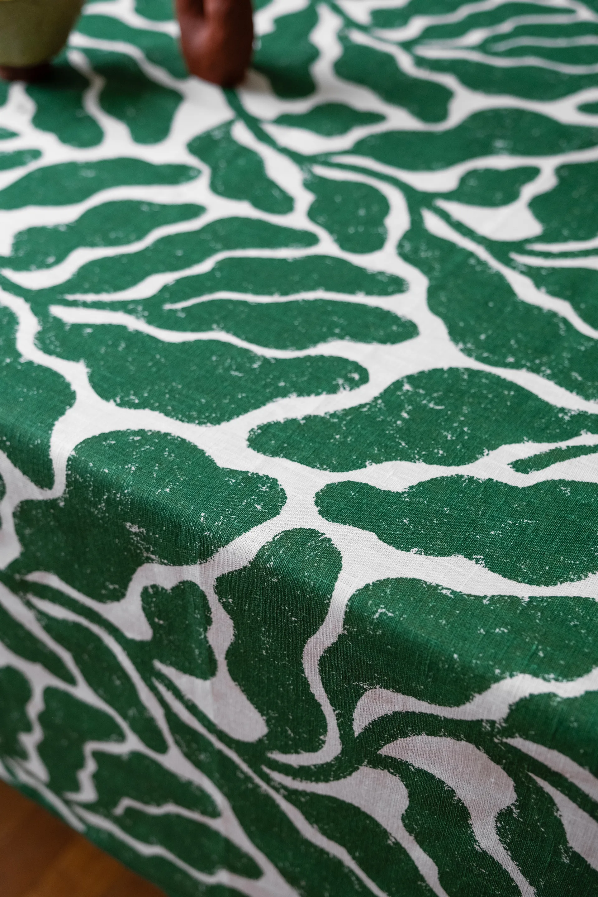 Leaves 桌布 149x250 cm, 绿色 Fine Little Day