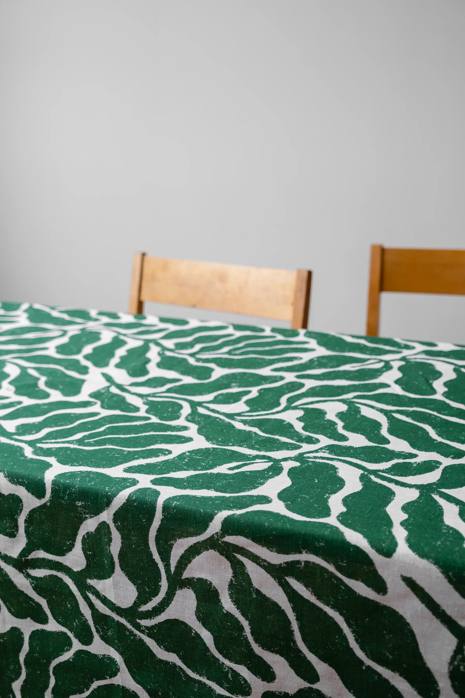 Leaves 桌布 149x250 cm, 绿色 Fine Little Day