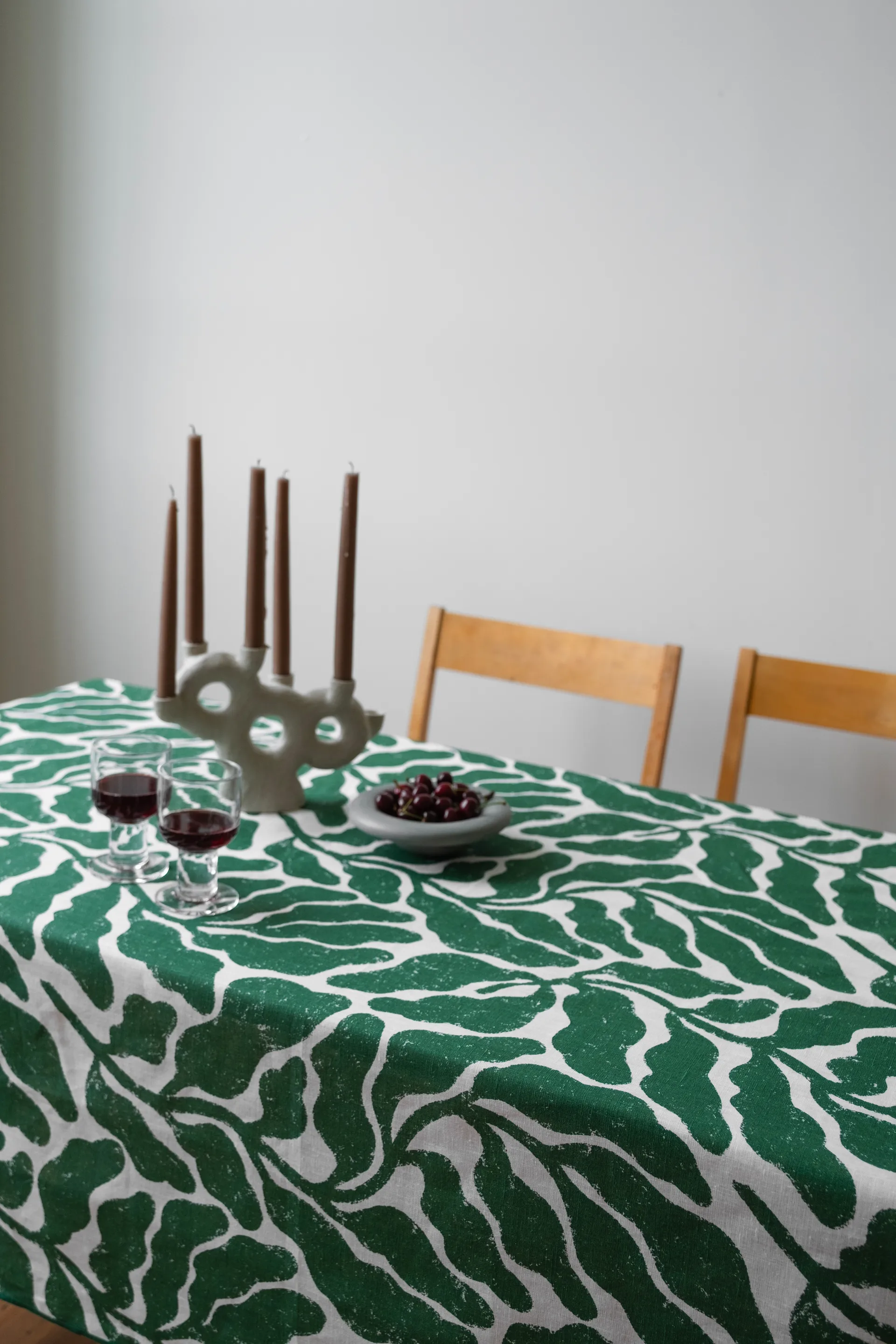 Leaves 桌布 149x250 cm, 绿色 Fine Little Day