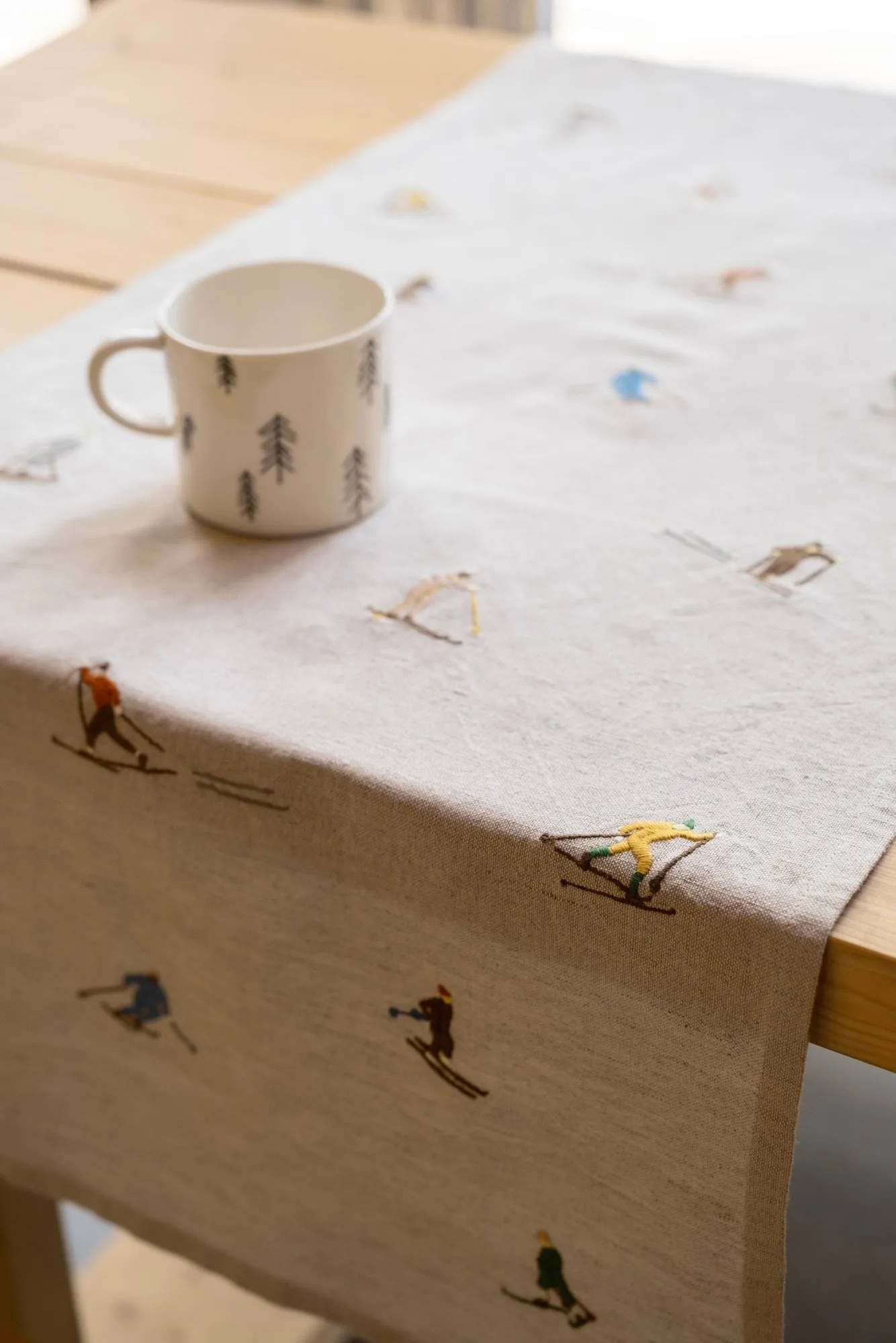 Skiers 桌旗, 自然色，45x150cm Fine Little Day