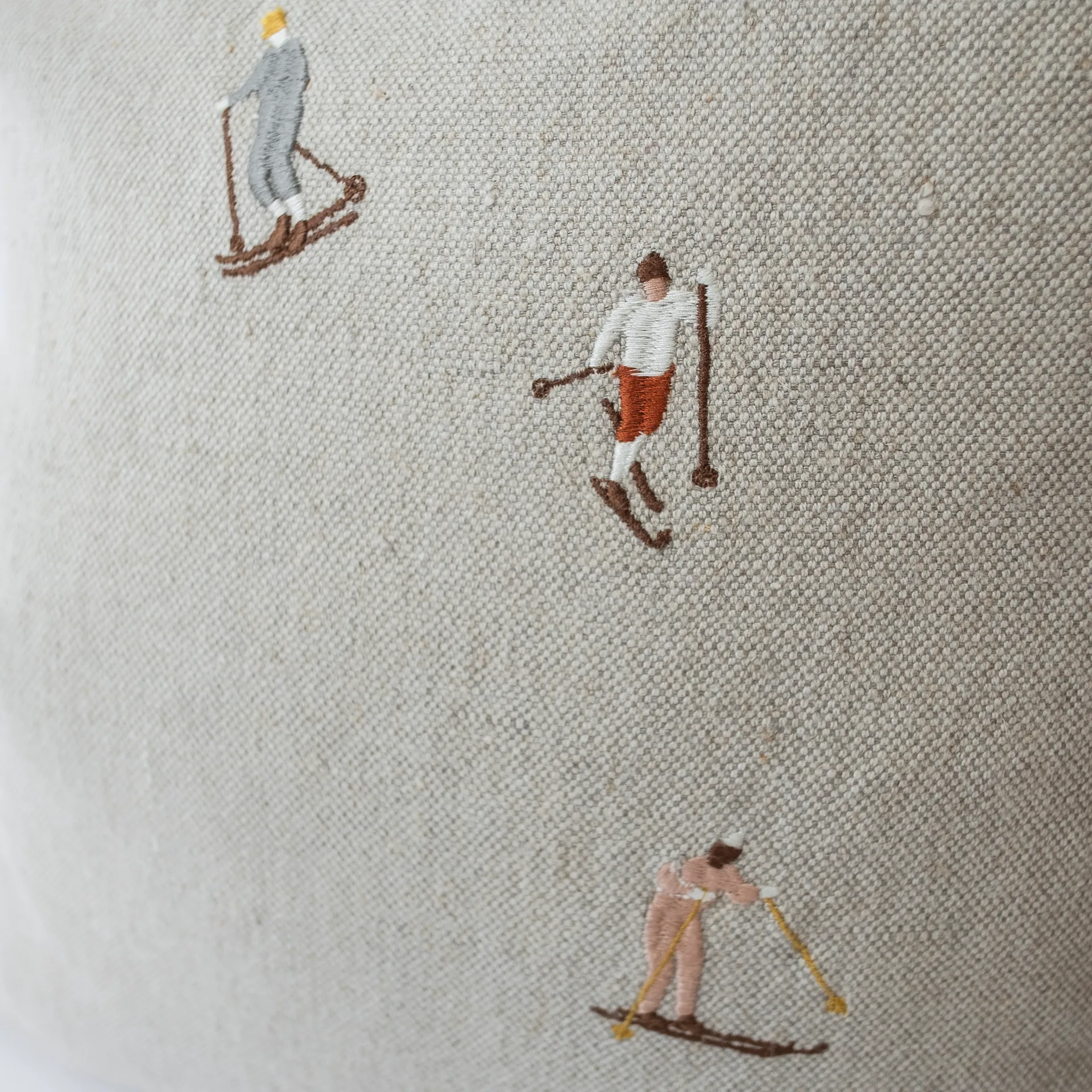 滑雪者Skiers枕套_48x48cm, 自然色 Fine Little Day