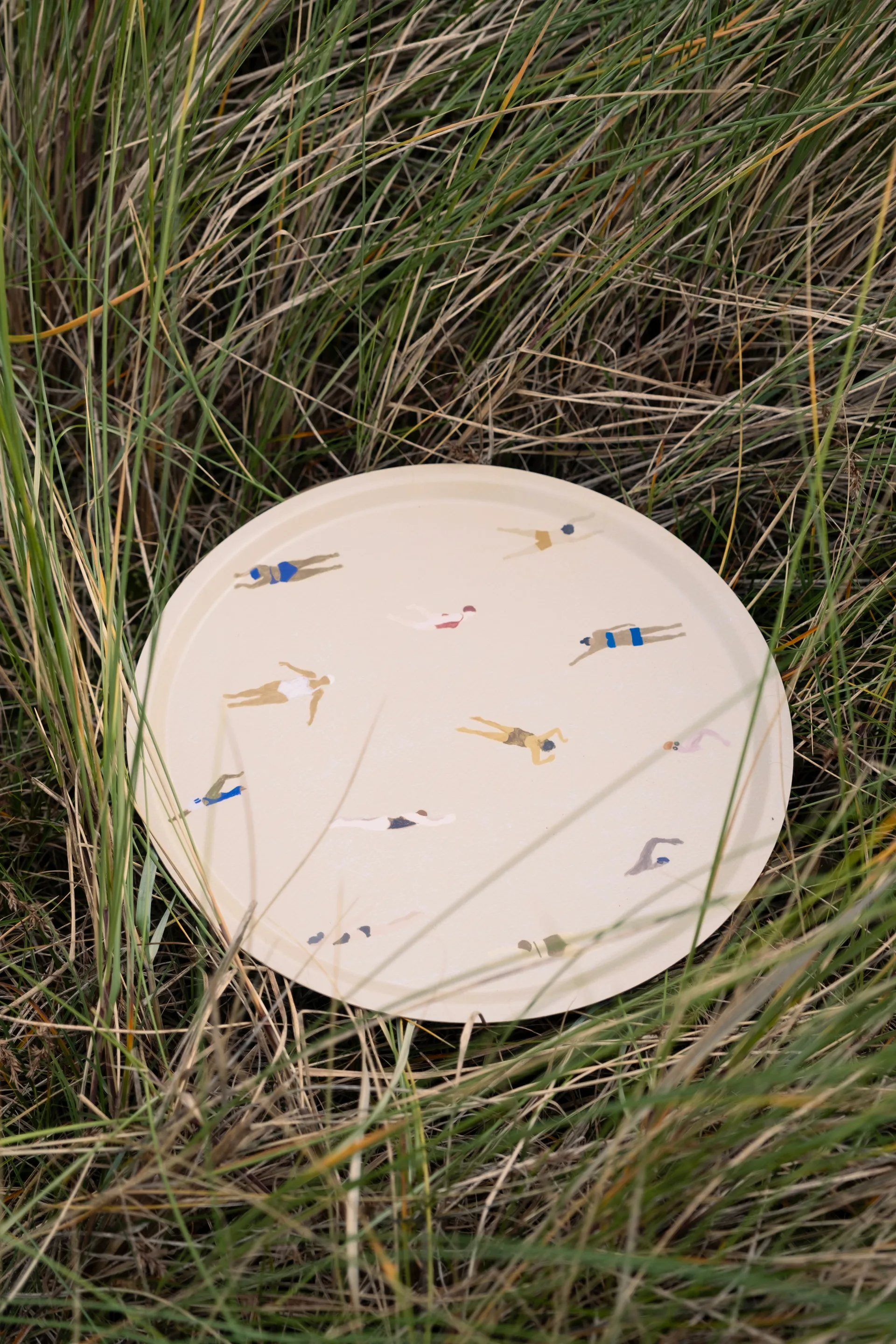 Swimmers 托盘 Ø38 cm, 米色 Fine Little Day