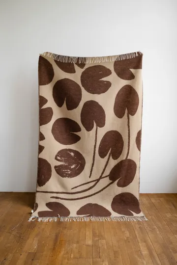 Water lilies 毯子 130x220 cm - 褐色 - Fine Little Day