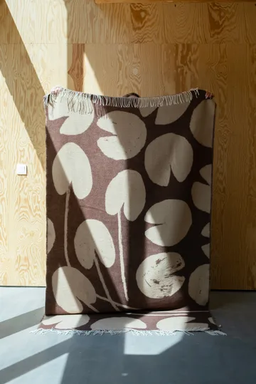 Water lilies 毯子 130x220 cm - 褐色 - Fine Little Day