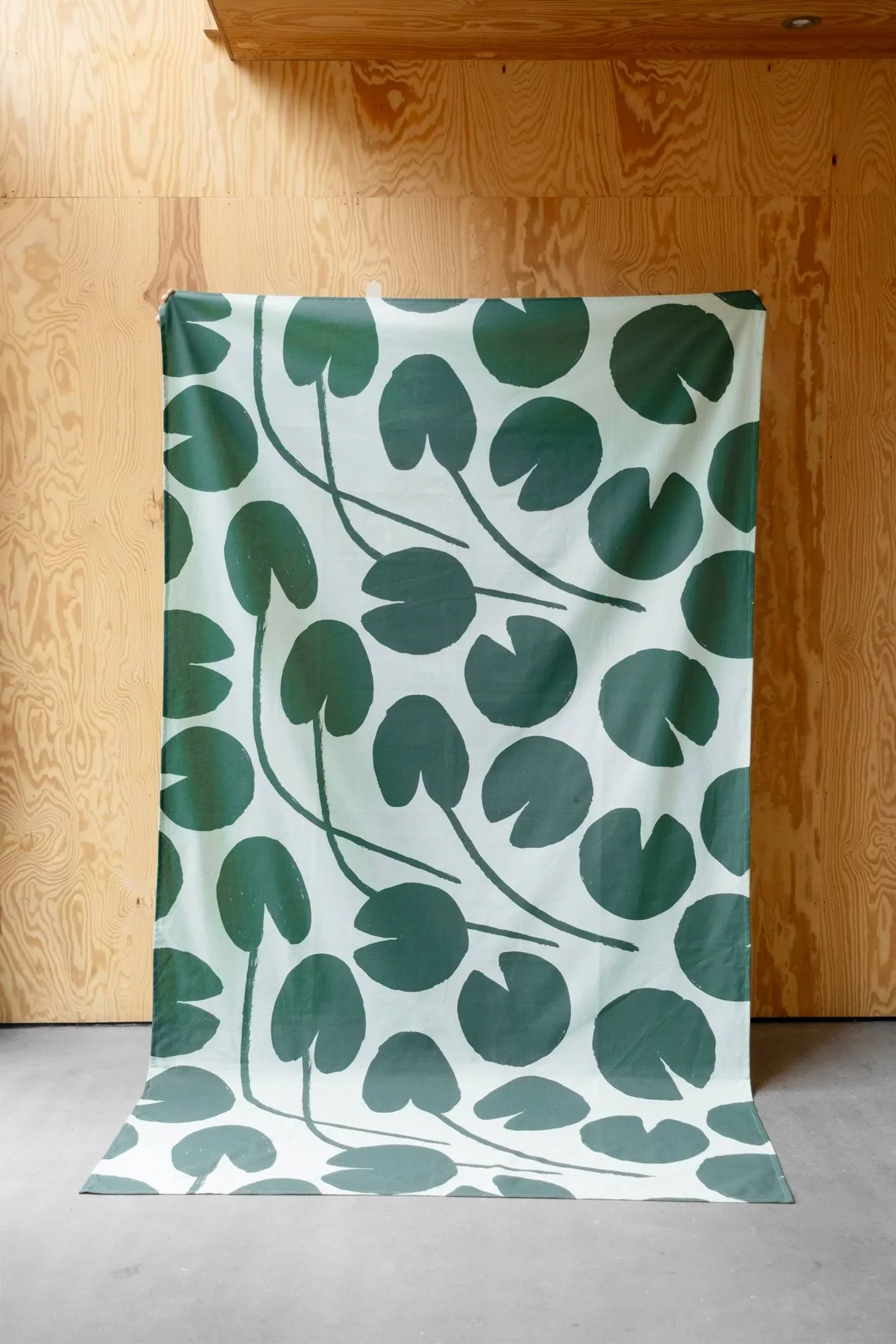 Water lilies 桌布, 浅绿-绿色，147x250 cm Fine Little Day