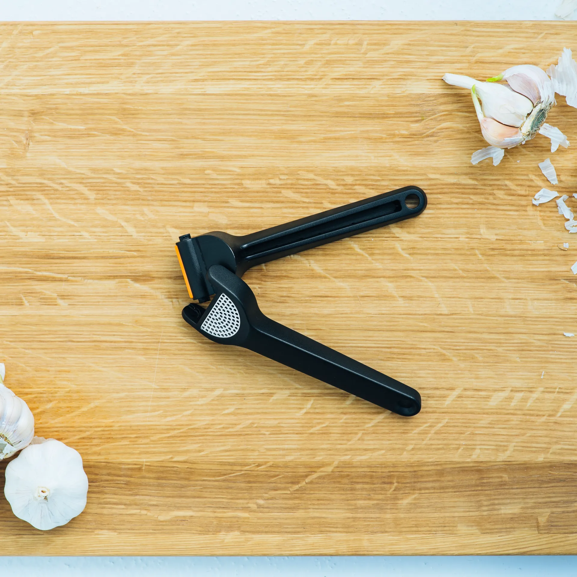 Functional Form 压蒜器24cm, 黑色 Fiskars